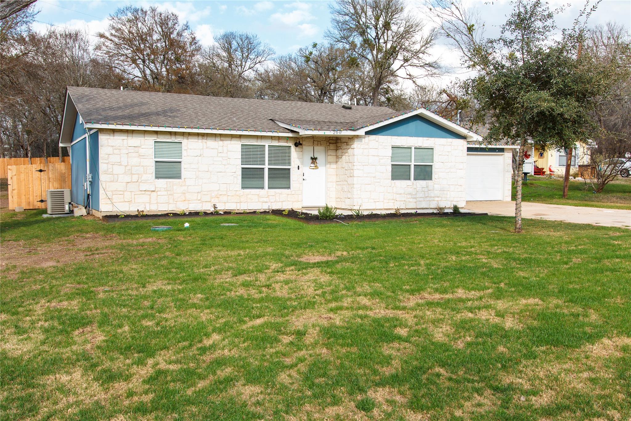 200 E Keanahalululu Ln # R, Bastrop, TX 78602