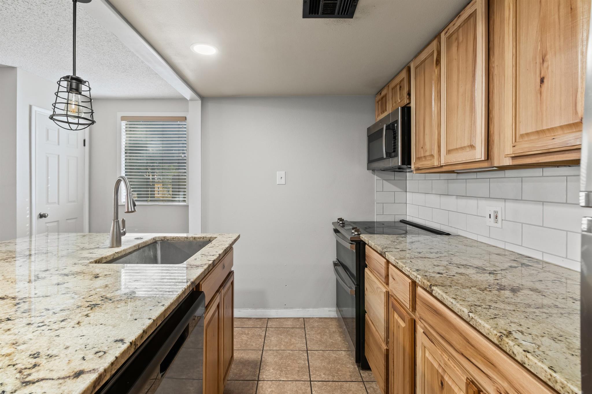 24 Marina Cir, Wimberley, TX 78676