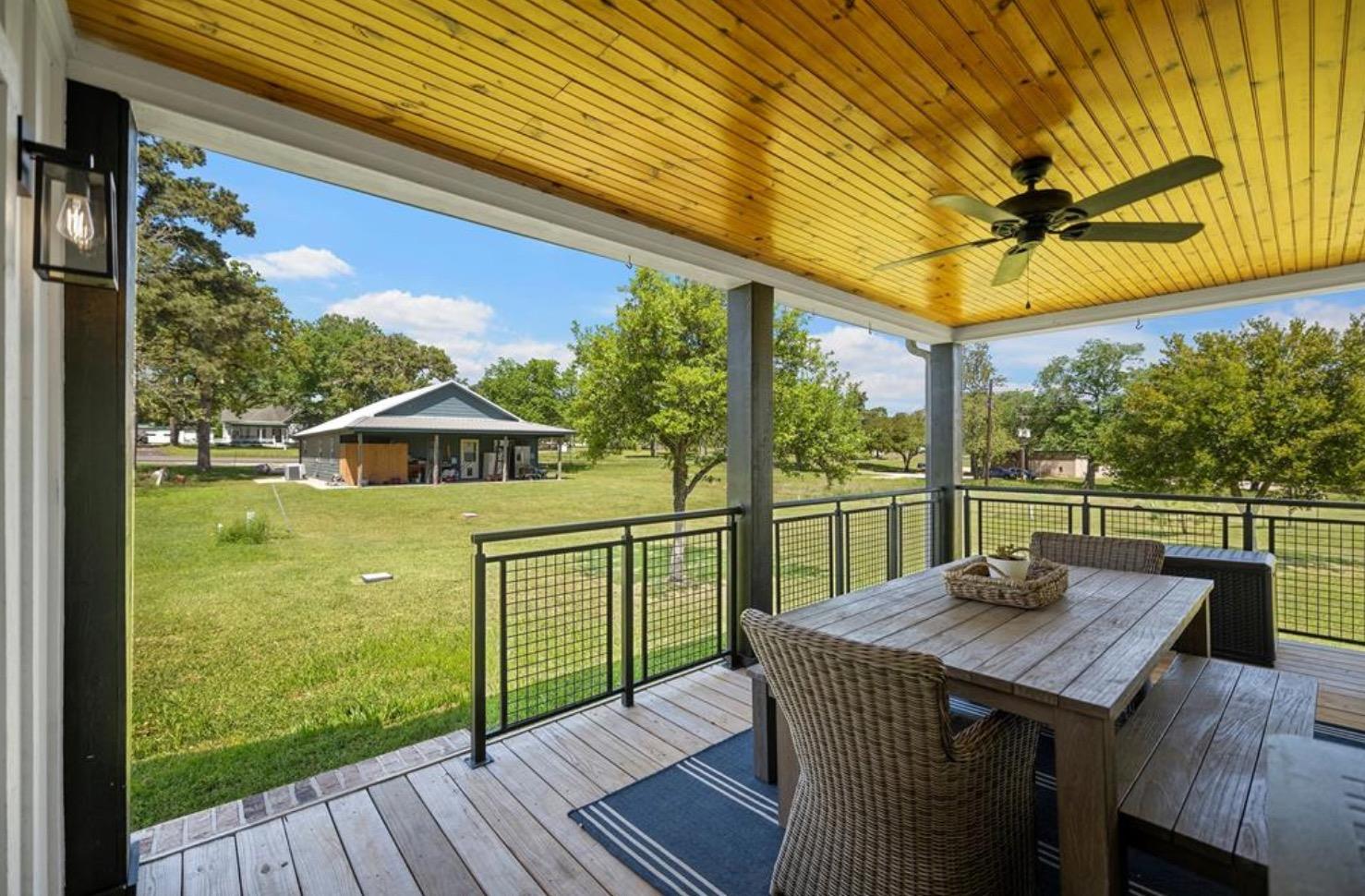 539 Elm St, New Ulm, TX 78950