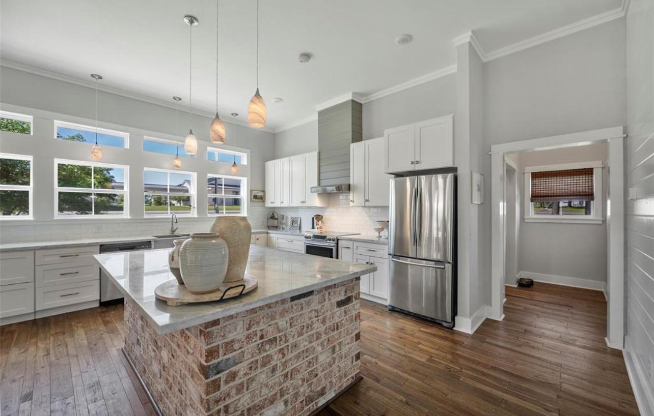 539 Elm St, New Ulm, TX 78950