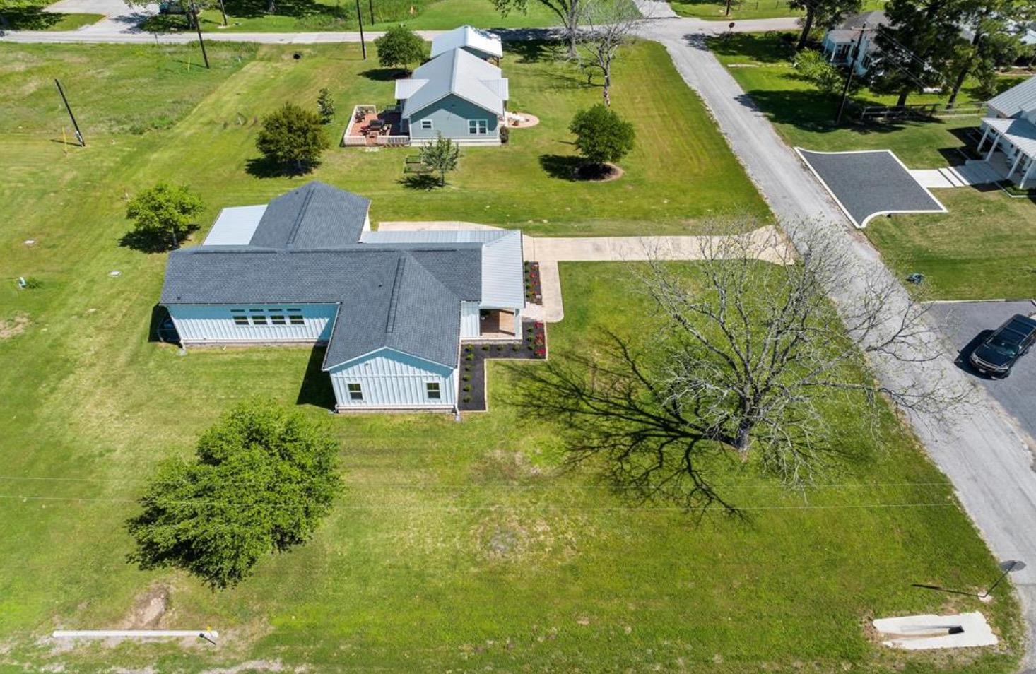 539 Elm St, New Ulm, TX 78950