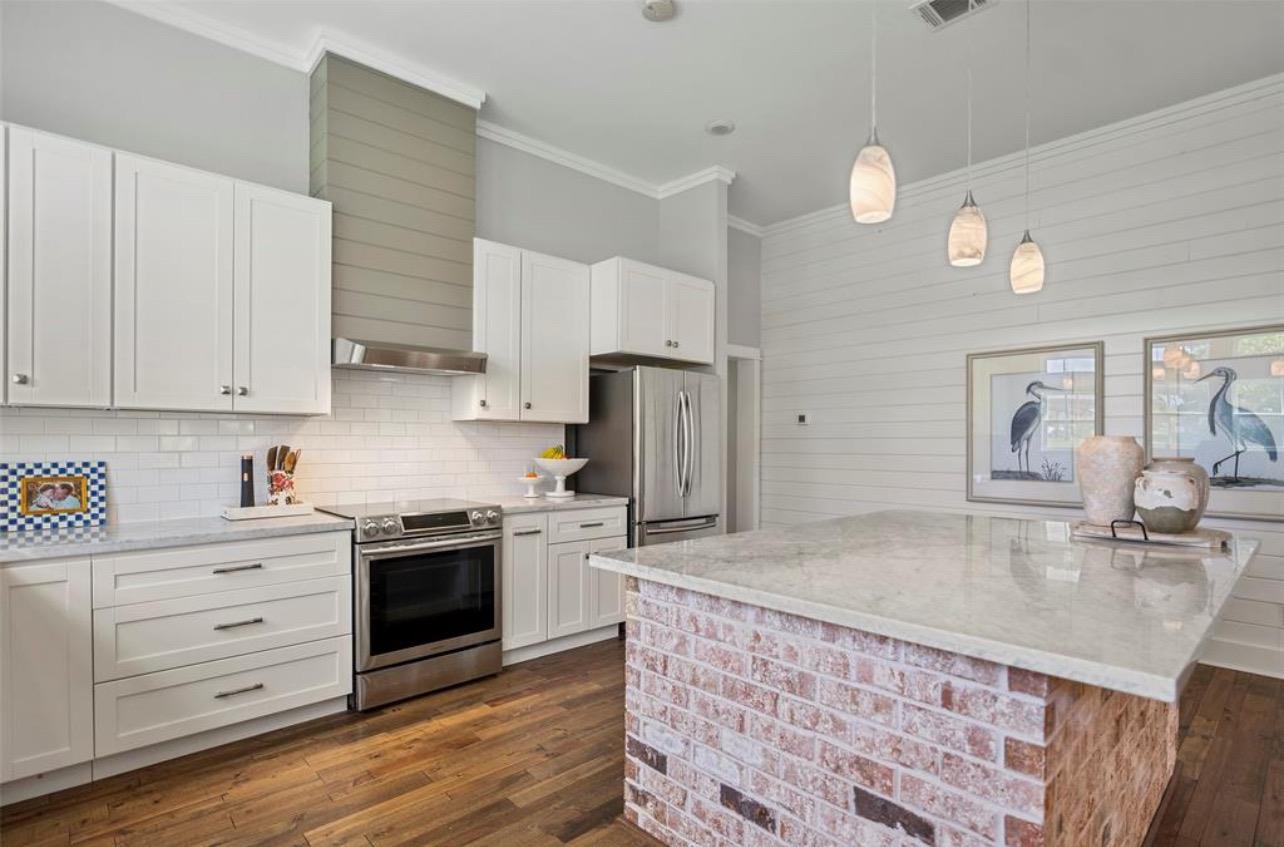 539 Elm St, New Ulm, TX 78950