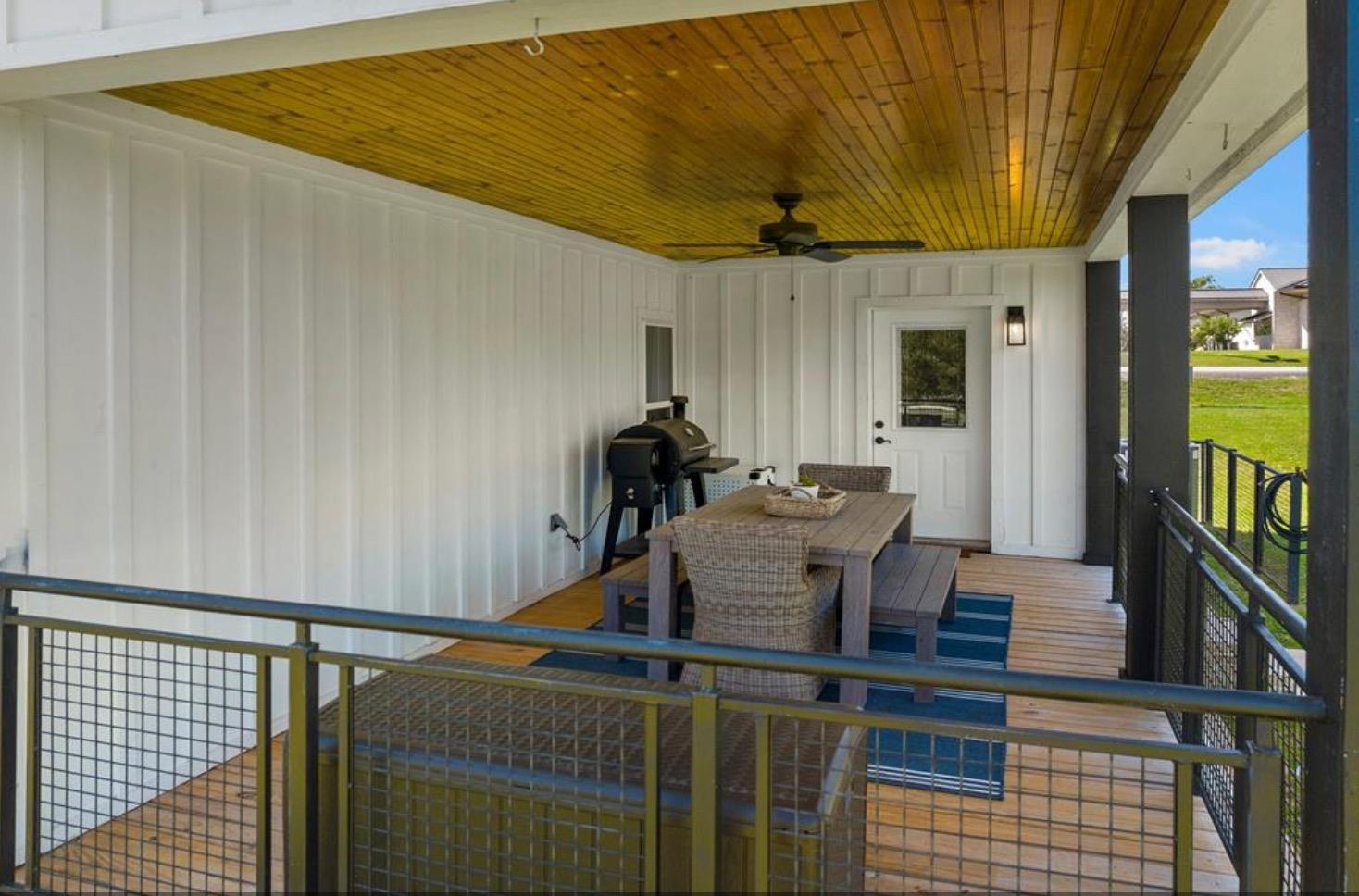 539 Elm St, New Ulm, TX 78950