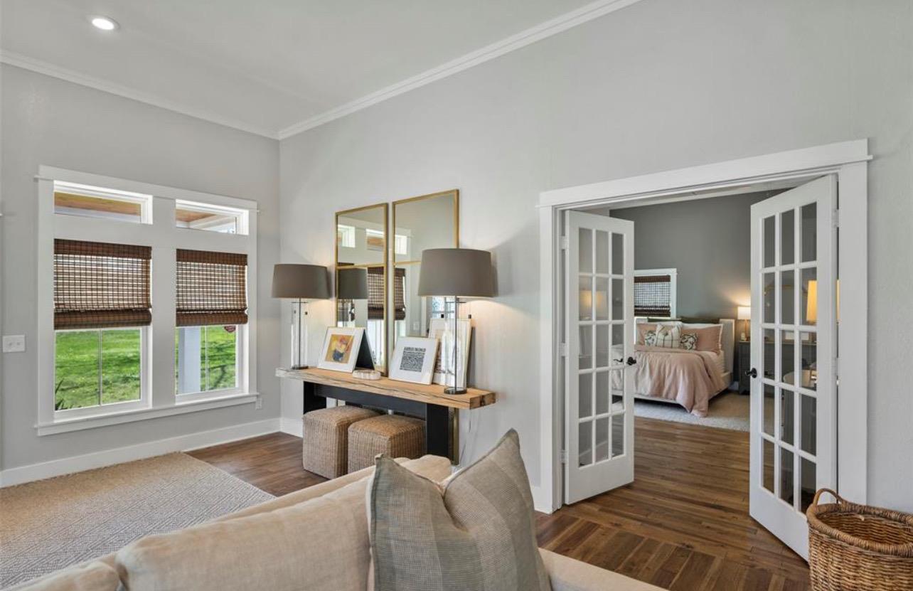 539 Elm St, New Ulm, TX 78950