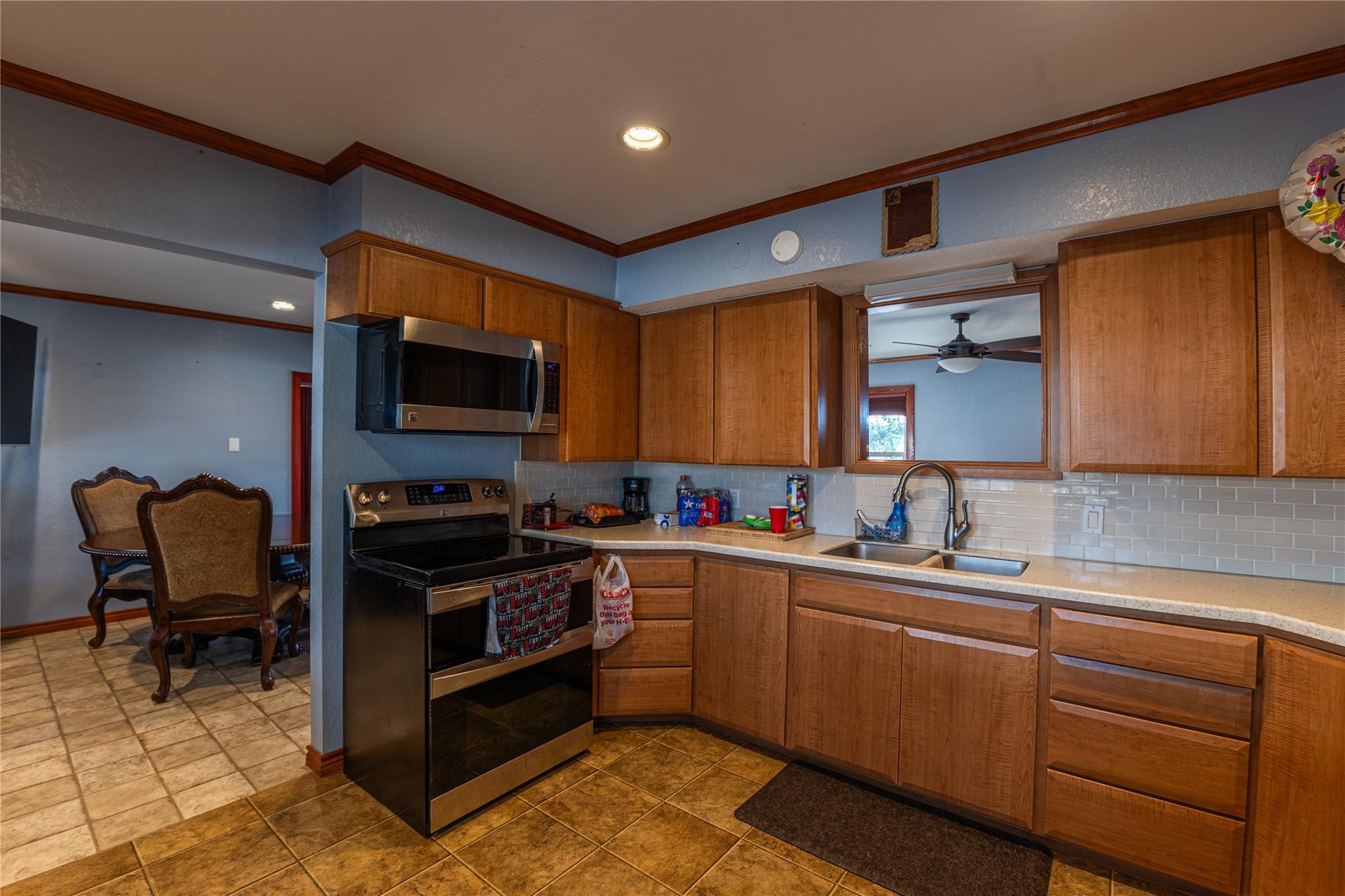 1000 N 5th St St, Kenedy, TX 78119