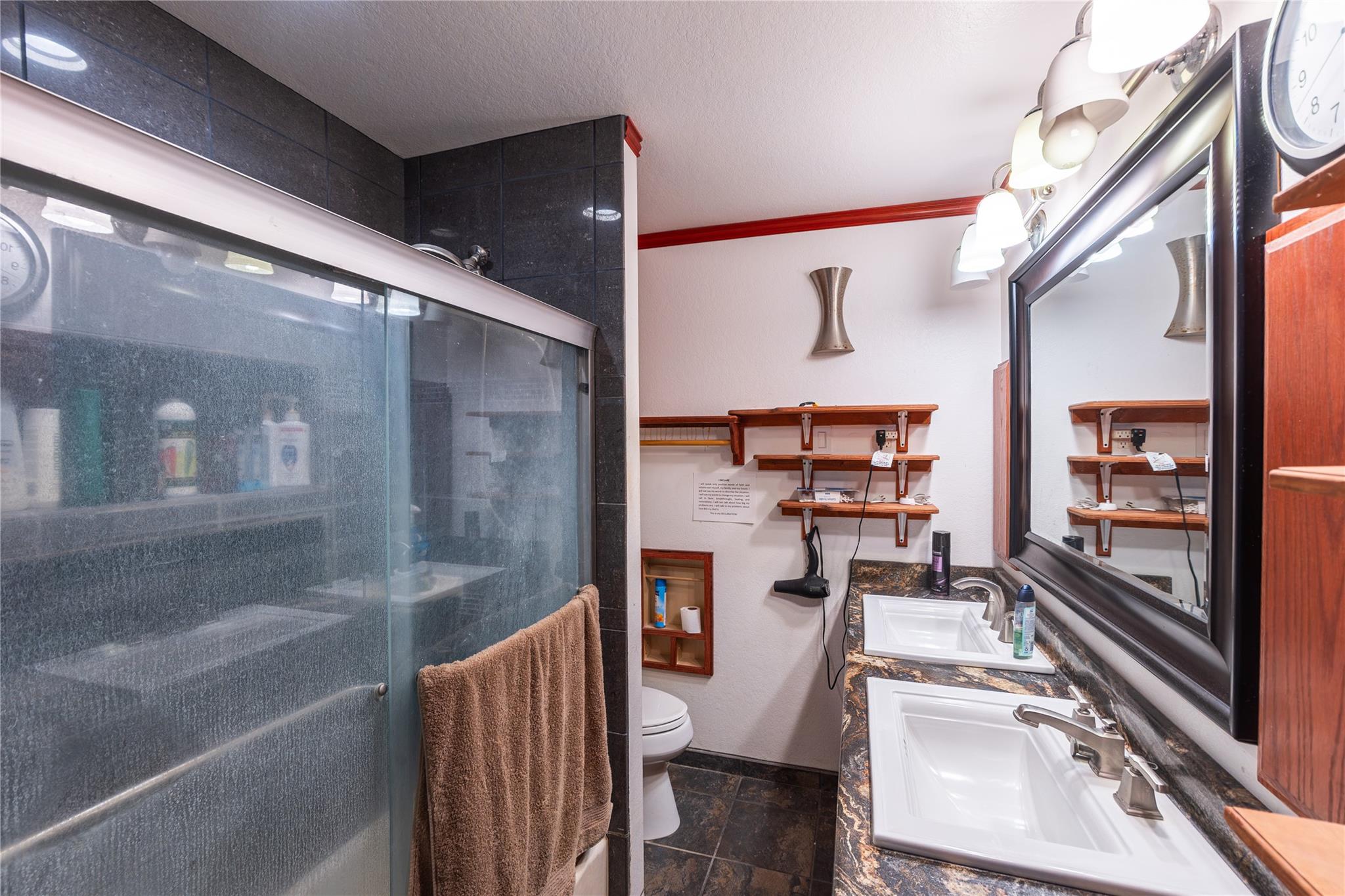 1000 N 5th St St, Kenedy, TX 78119