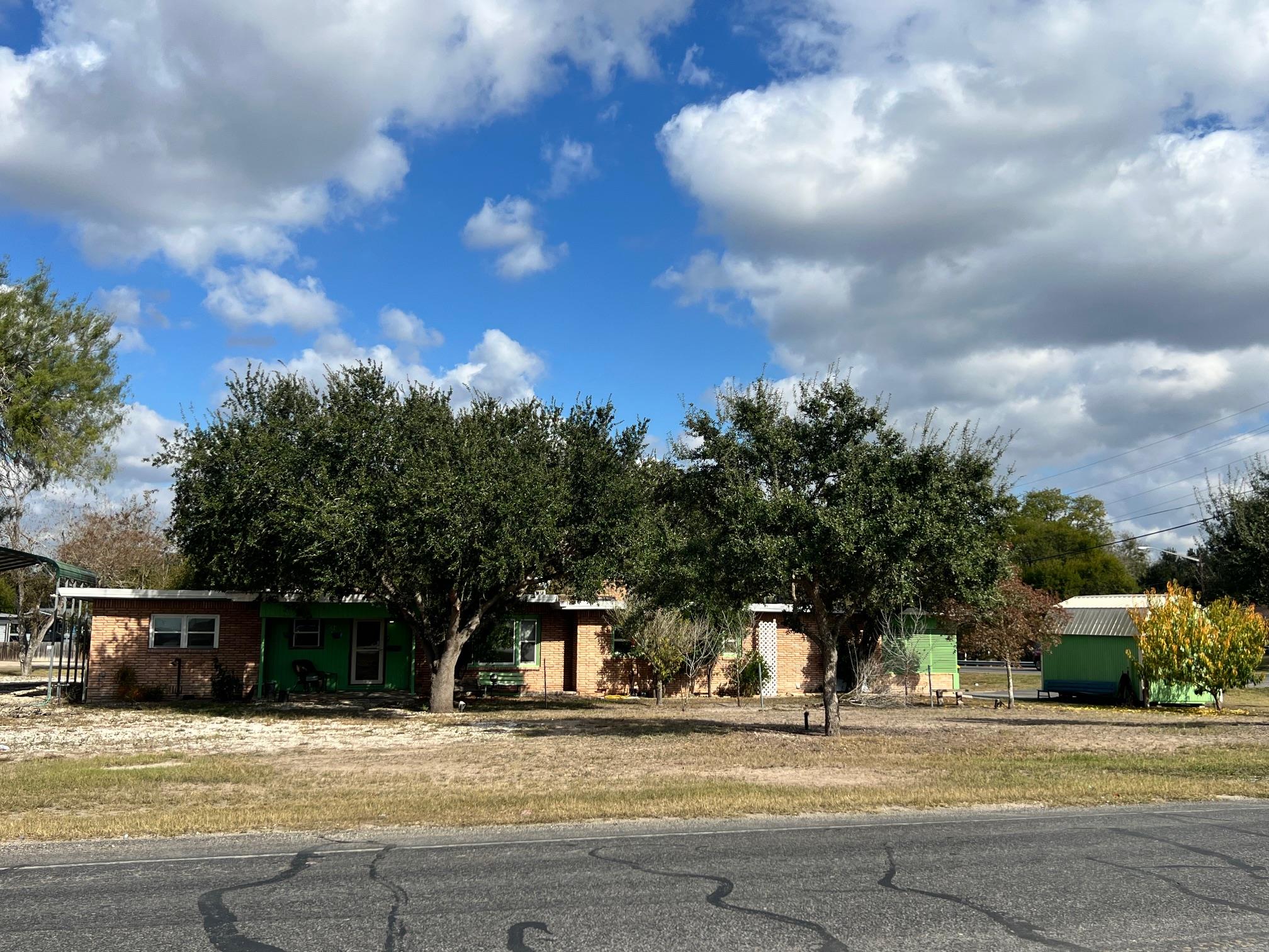 1000 N 5th St St, Kenedy, TX 78119