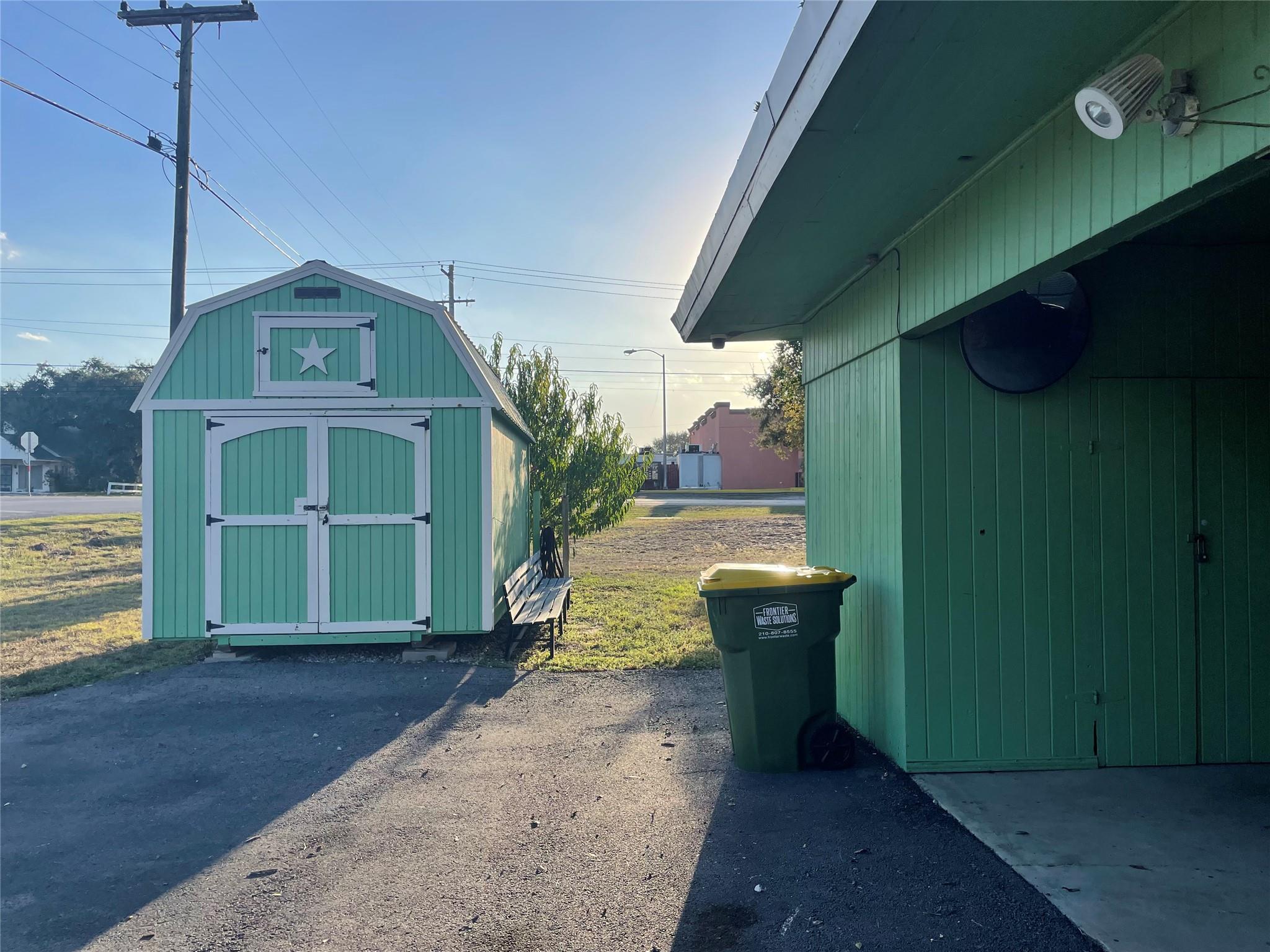 1000 N 5th St St, Kenedy, TX 78119