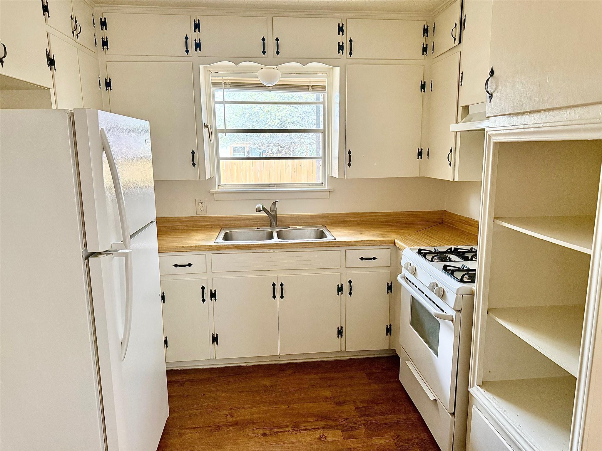 2411 S 5th St # 2, Austin, TX 78704