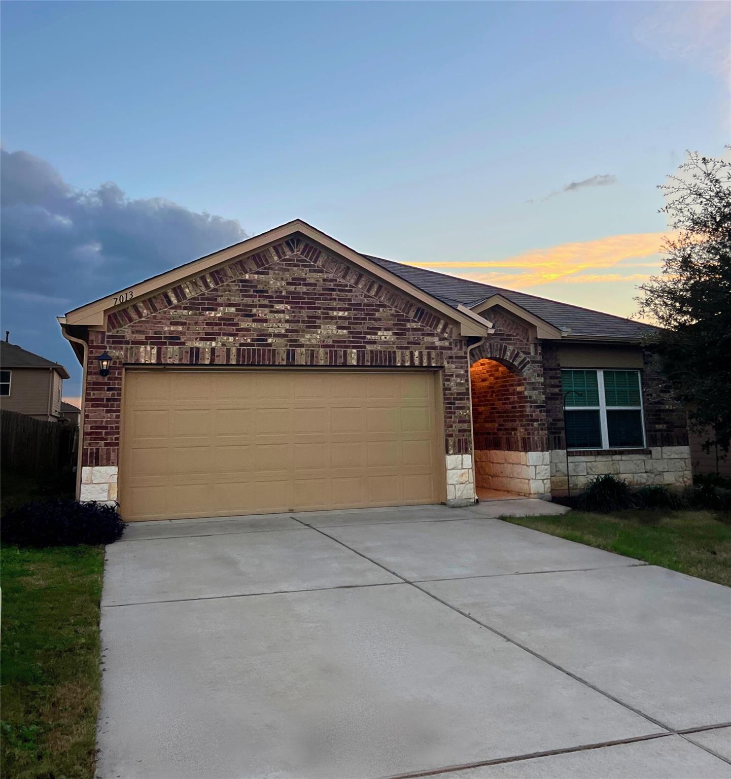 7013 Loretta White Ln, Austin, TX 78744