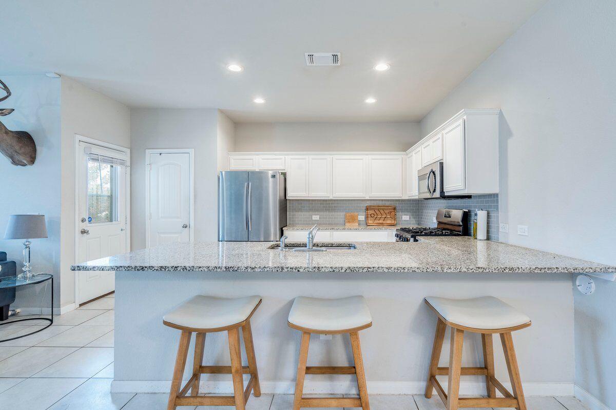 7013 Loretta White Ln, Austin, TX 78744