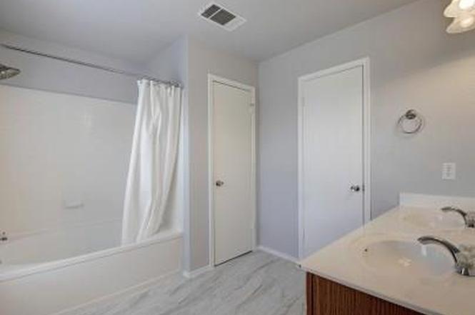 13604 Coomes Dr, Del Valle, TX 78617