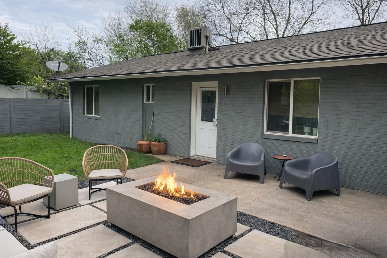 1400 Southport Dr # B, Austin, TX 78704