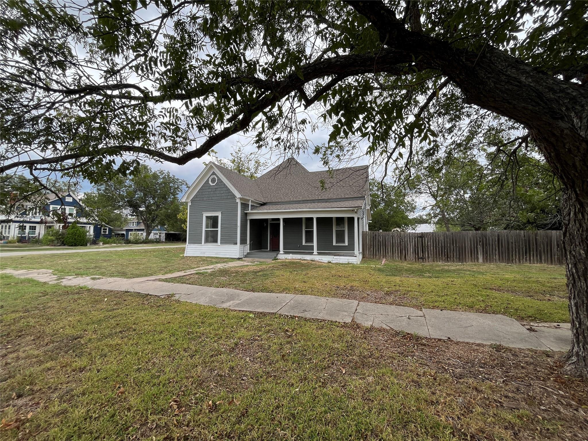 246 W Clark St, Bartlett, TX 76511