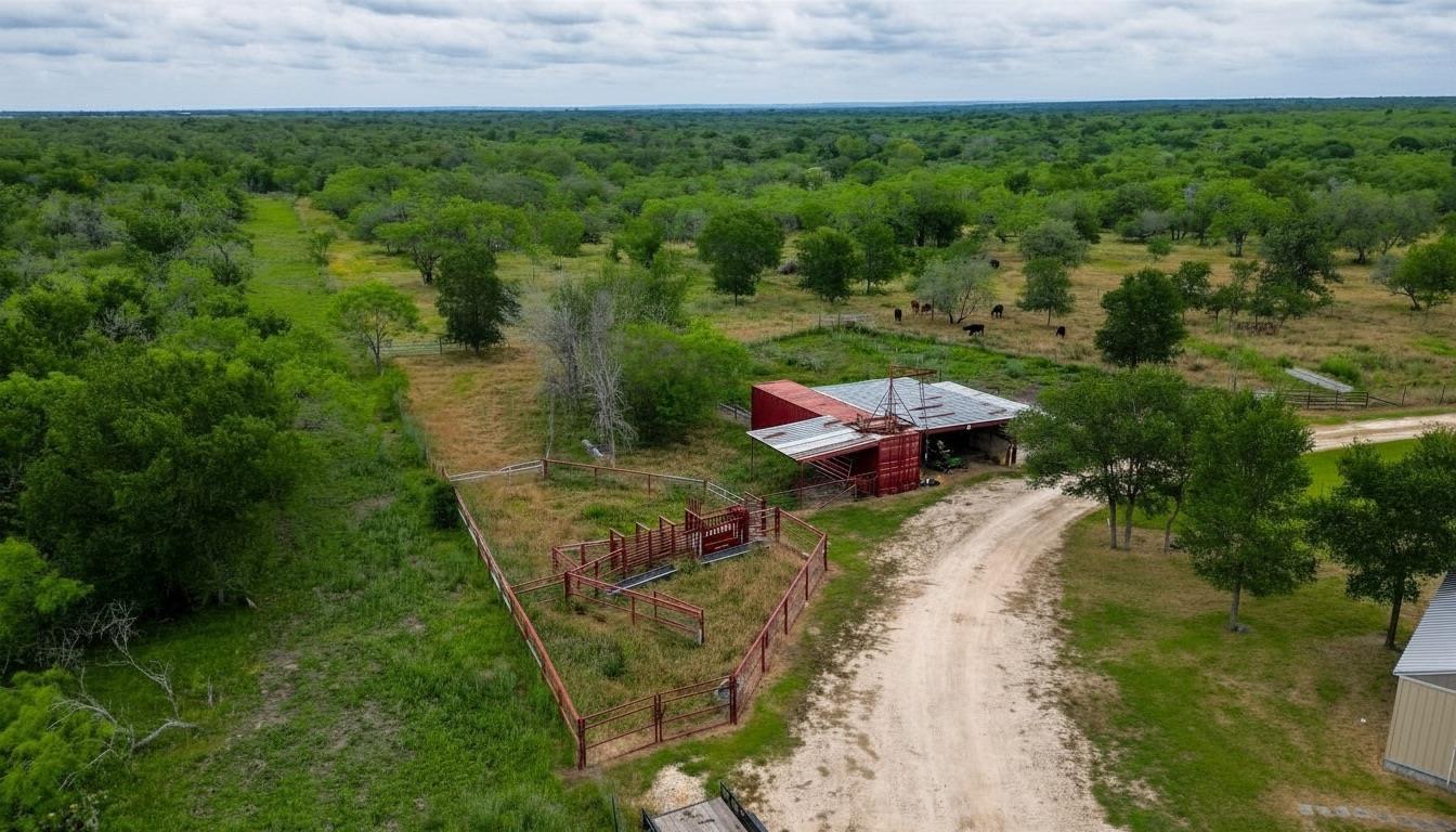 2387 State Highway 304, Gonzales, TX 78629
