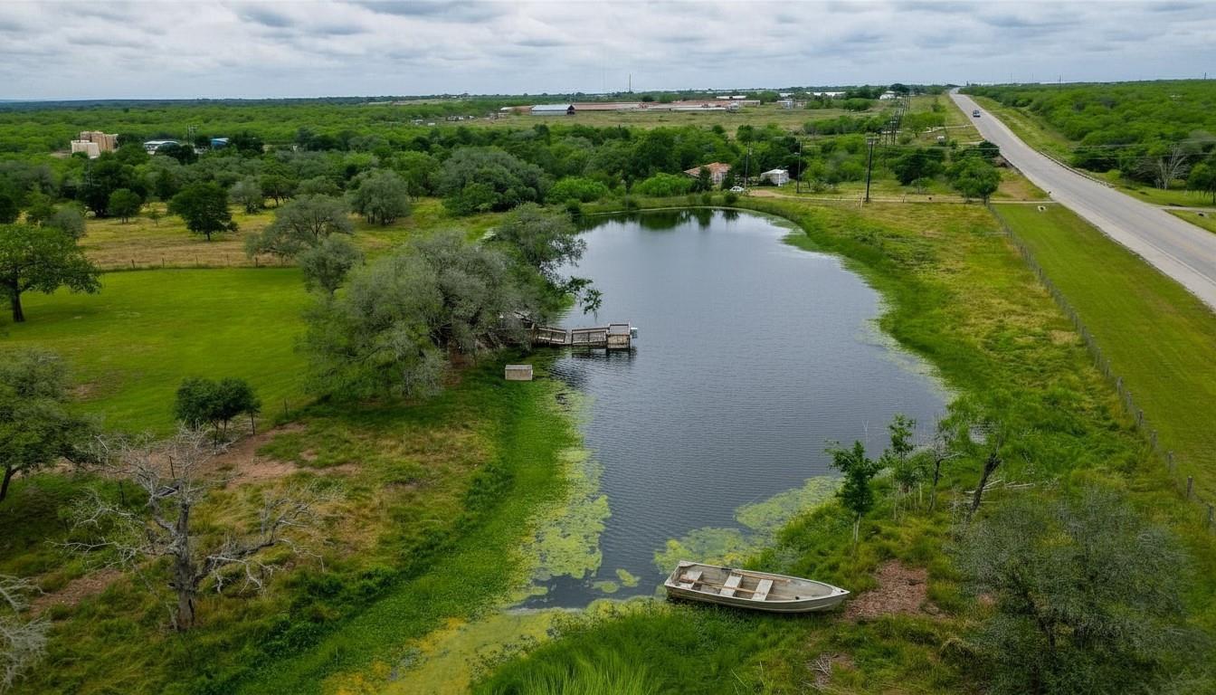 2387 State Highway 304, Gonzales, TX 78629