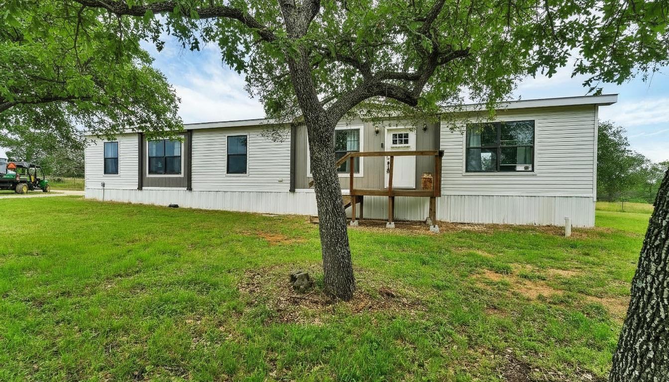 2387 State Highway 304, Gonzales, TX 78629