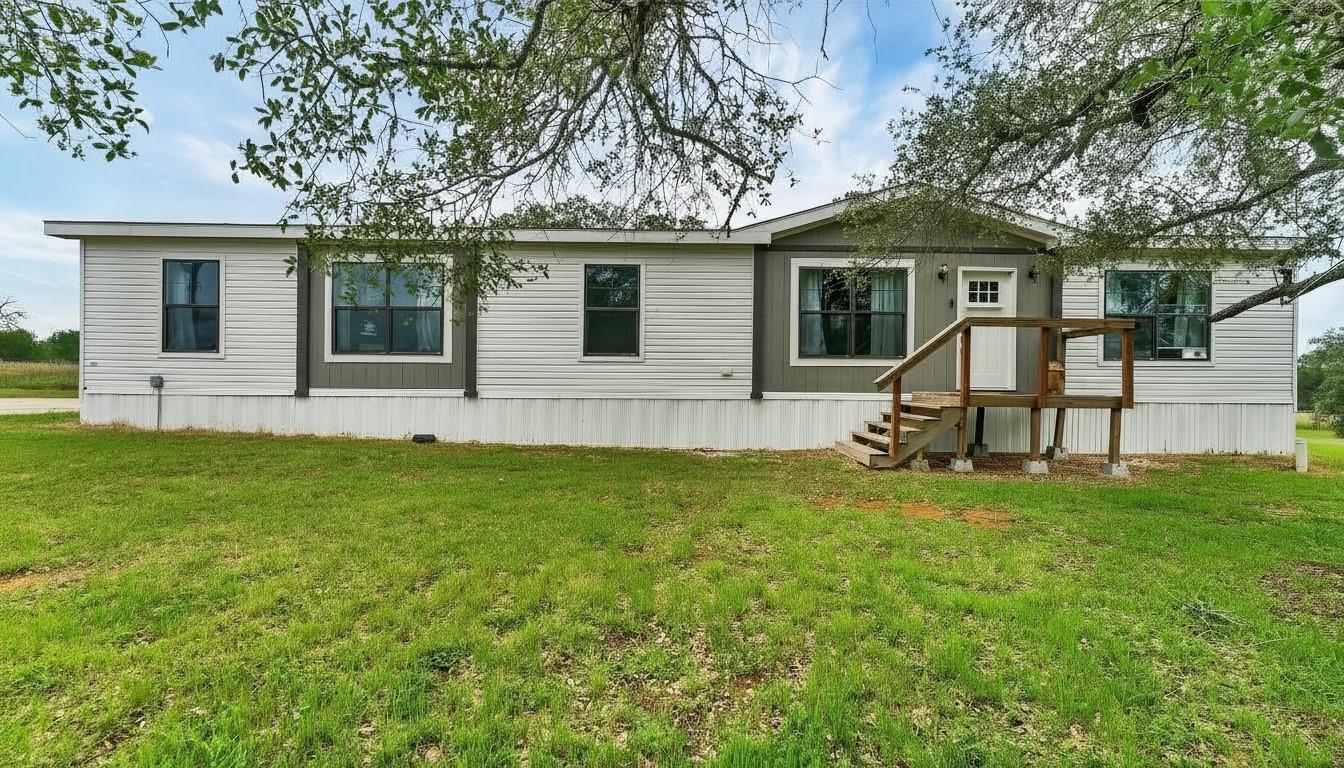 2387 State Highway 304, Gonzales, TX 78629