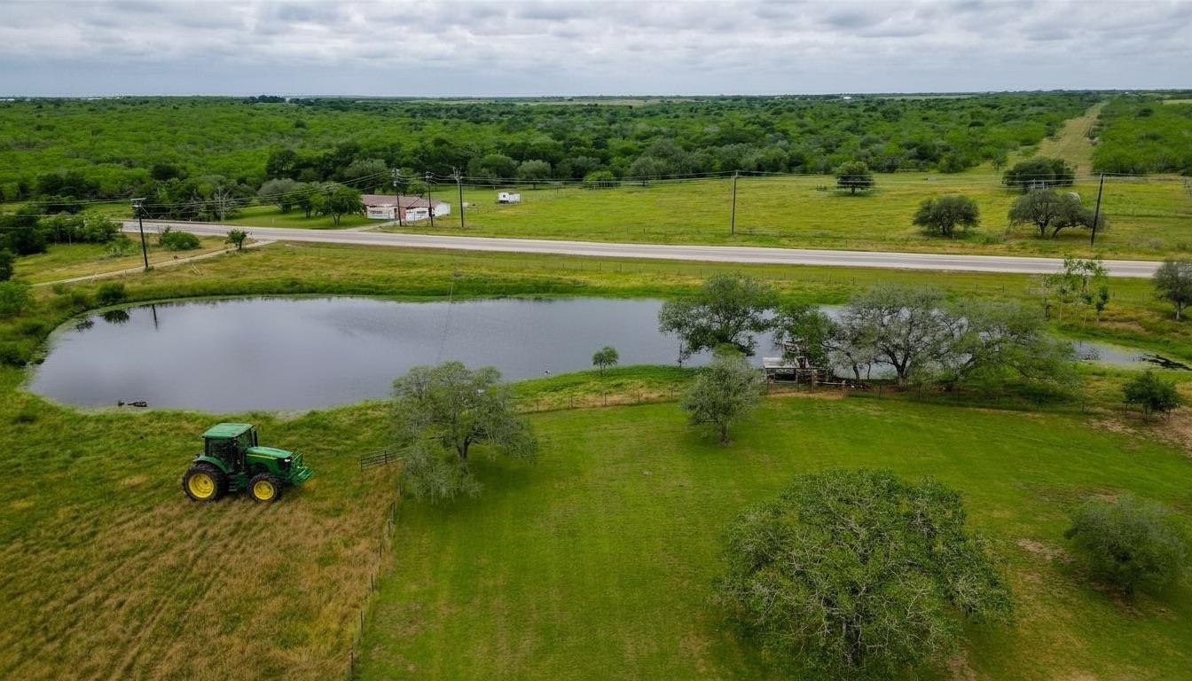 2387 State Highway 304, Gonzales, TX 78629