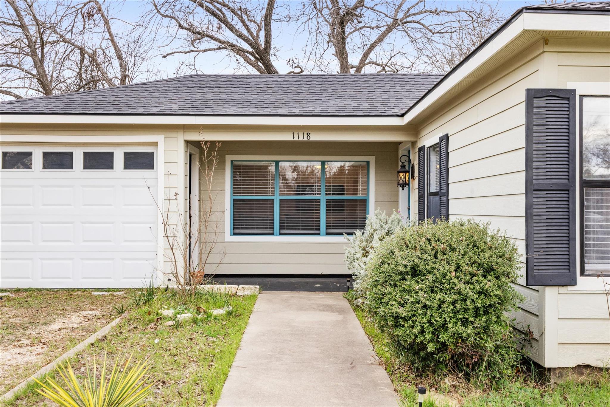 1118 Fisher St, Taylor, TX 76574