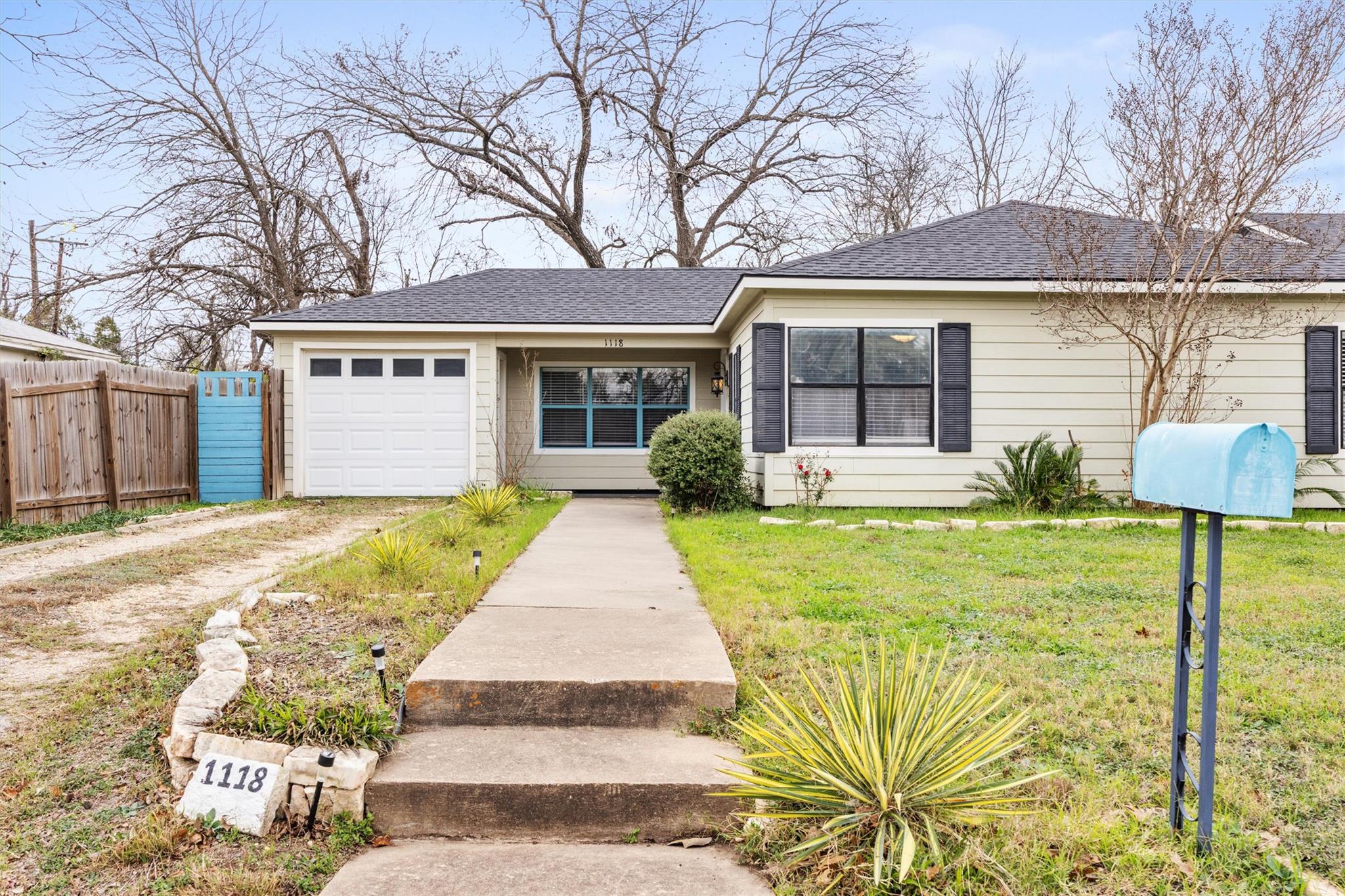 1118 Fisher St, Taylor, TX 76574