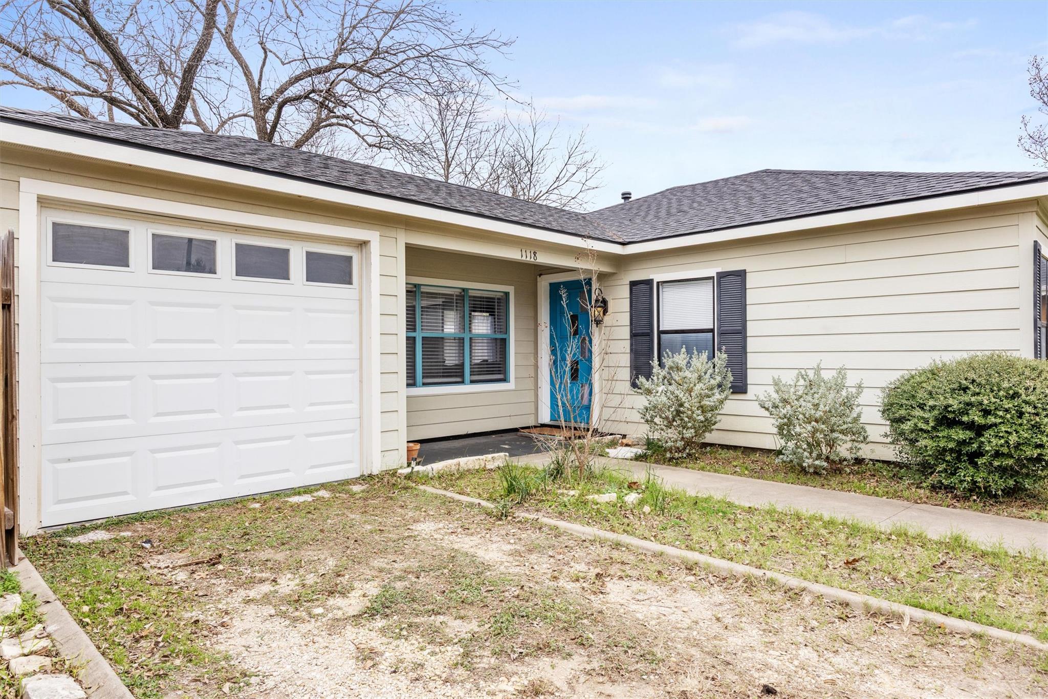 1118 Fisher St, Taylor, TX 76574