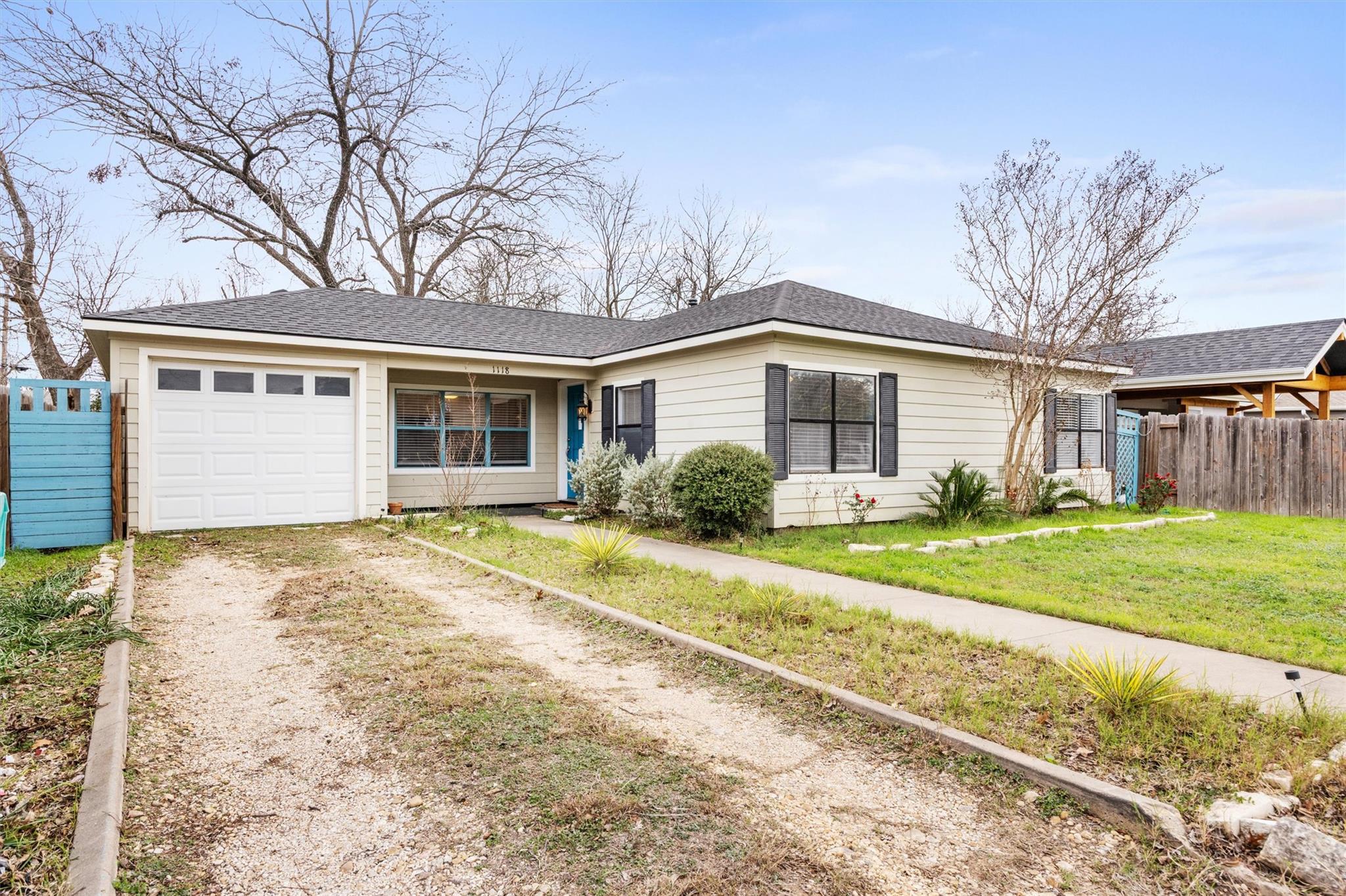 1118 Fisher St, Taylor, TX 76574