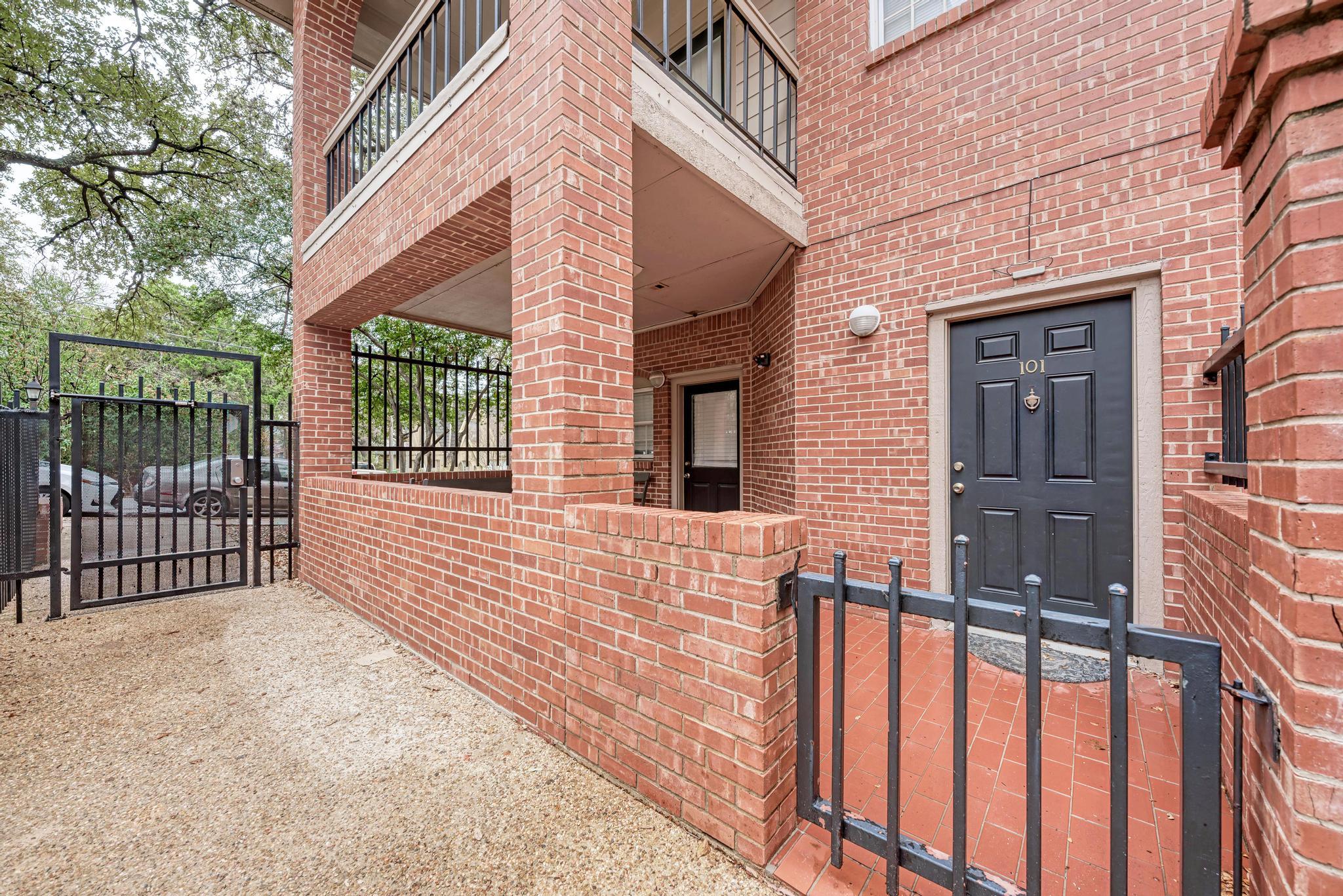 3200 DUVAL St # 101, Austin, TX 78705