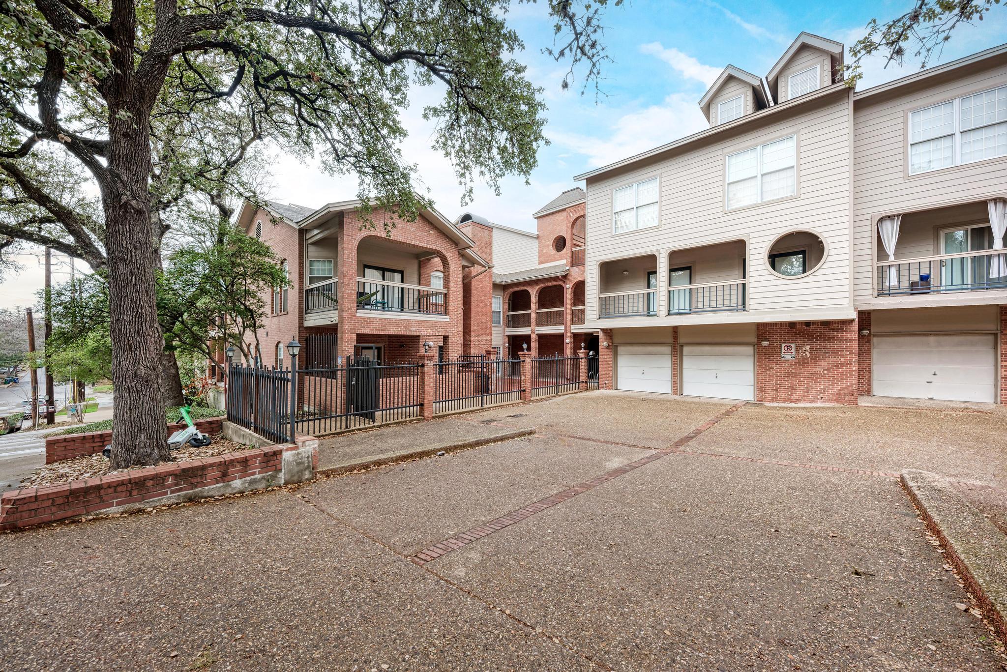 3200 DUVAL St # 101, Austin, TX 78705