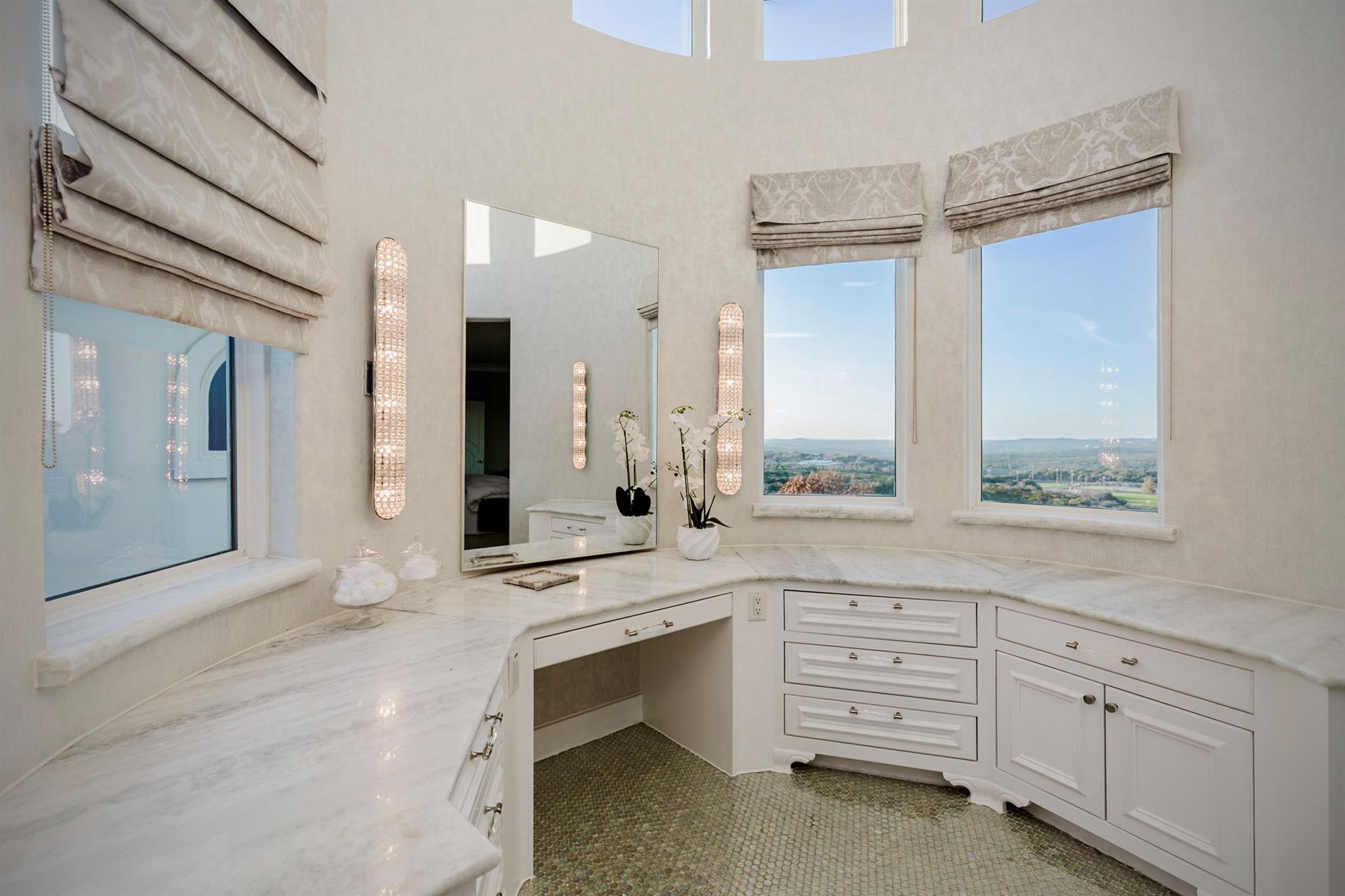 2204 Canonero Dr, Austin, TX 78746