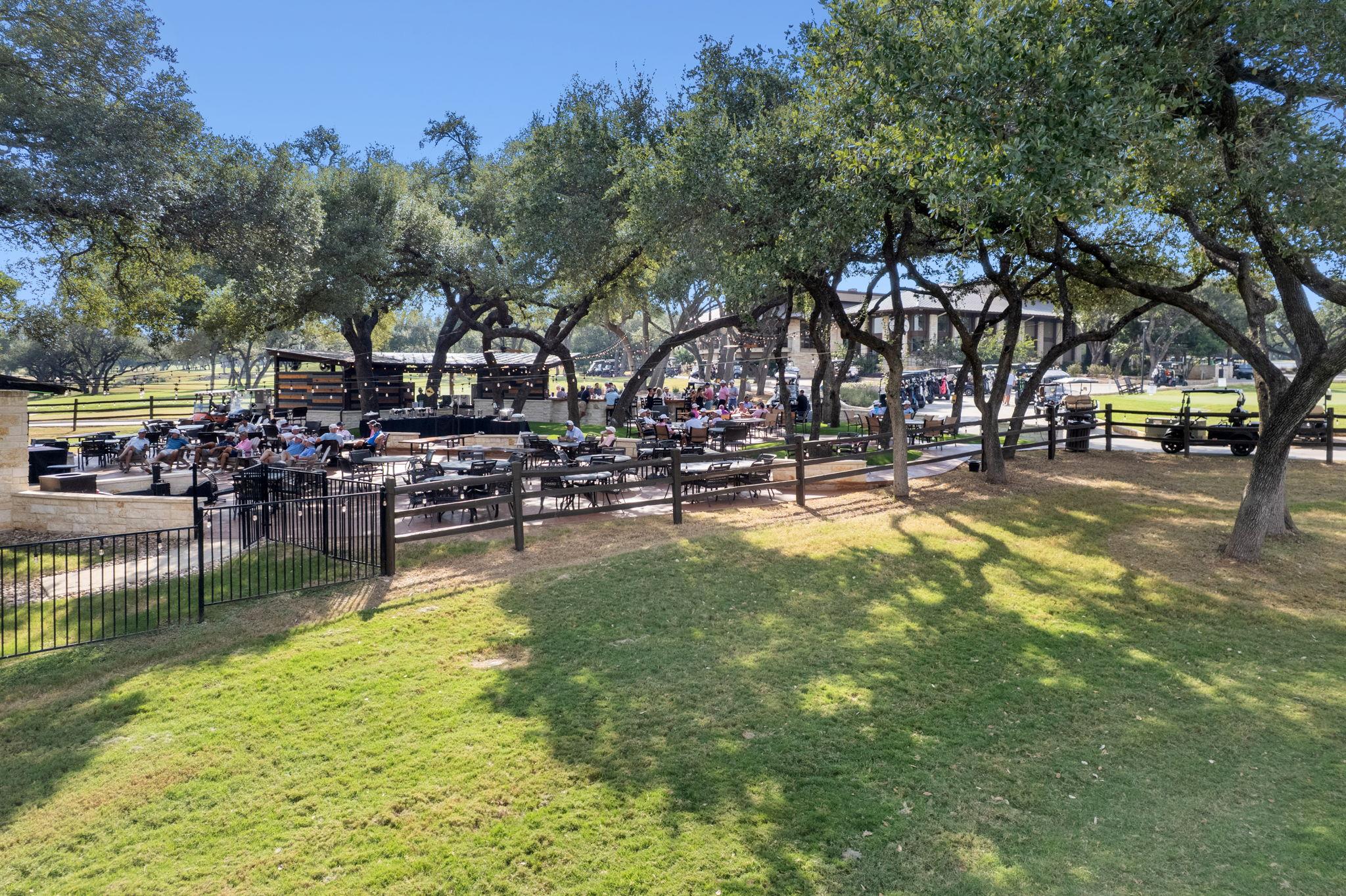 1 Sparrowglen Ln, The Hills, TX 78738