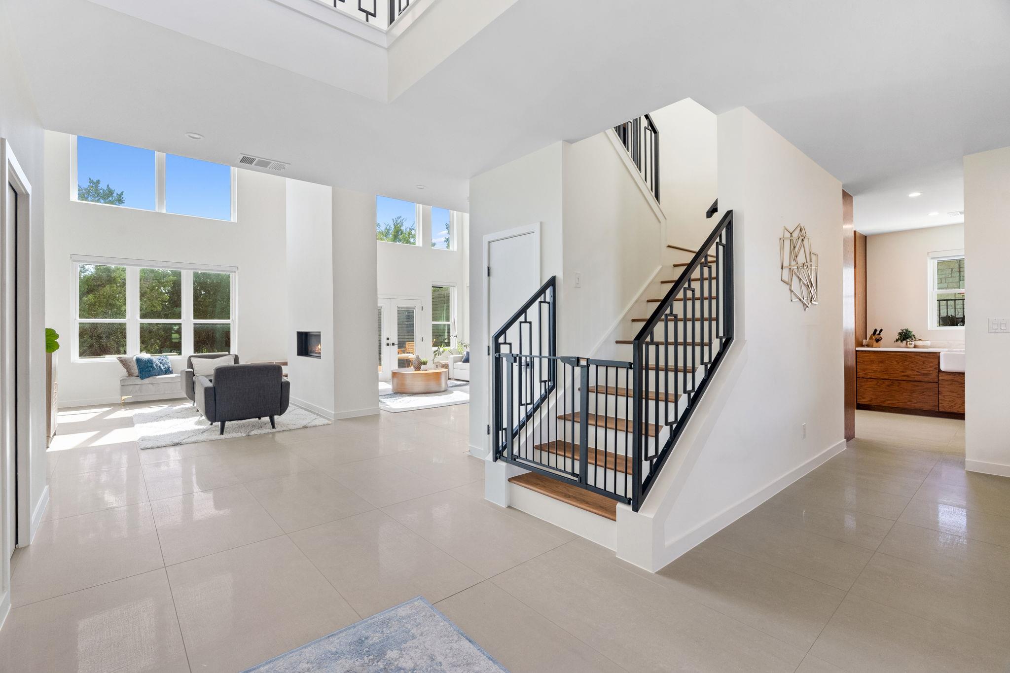 1 Sparrowglen Ln, The Hills, TX 78738