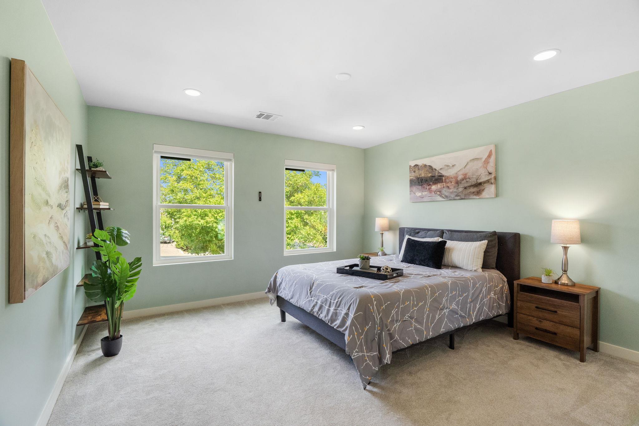 1 Sparrowglen Ln, The Hills, TX 78738