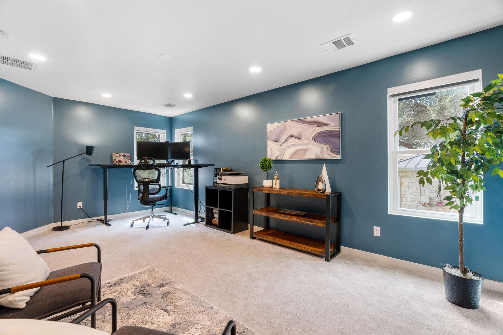 1 Sparrowglen Ln, The Hills, TX 78738