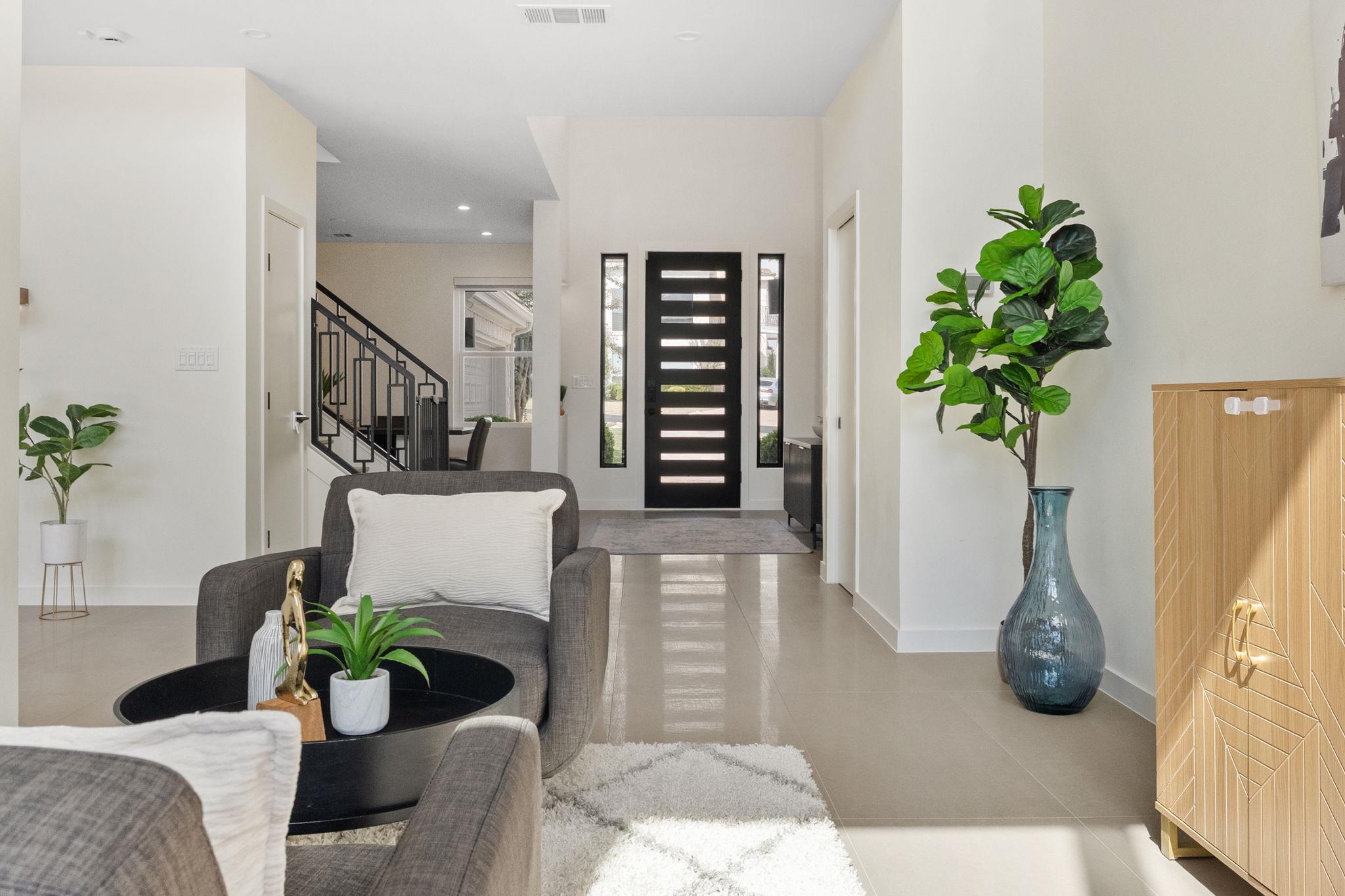 1 Sparrowglen Ln, The Hills, TX 78738