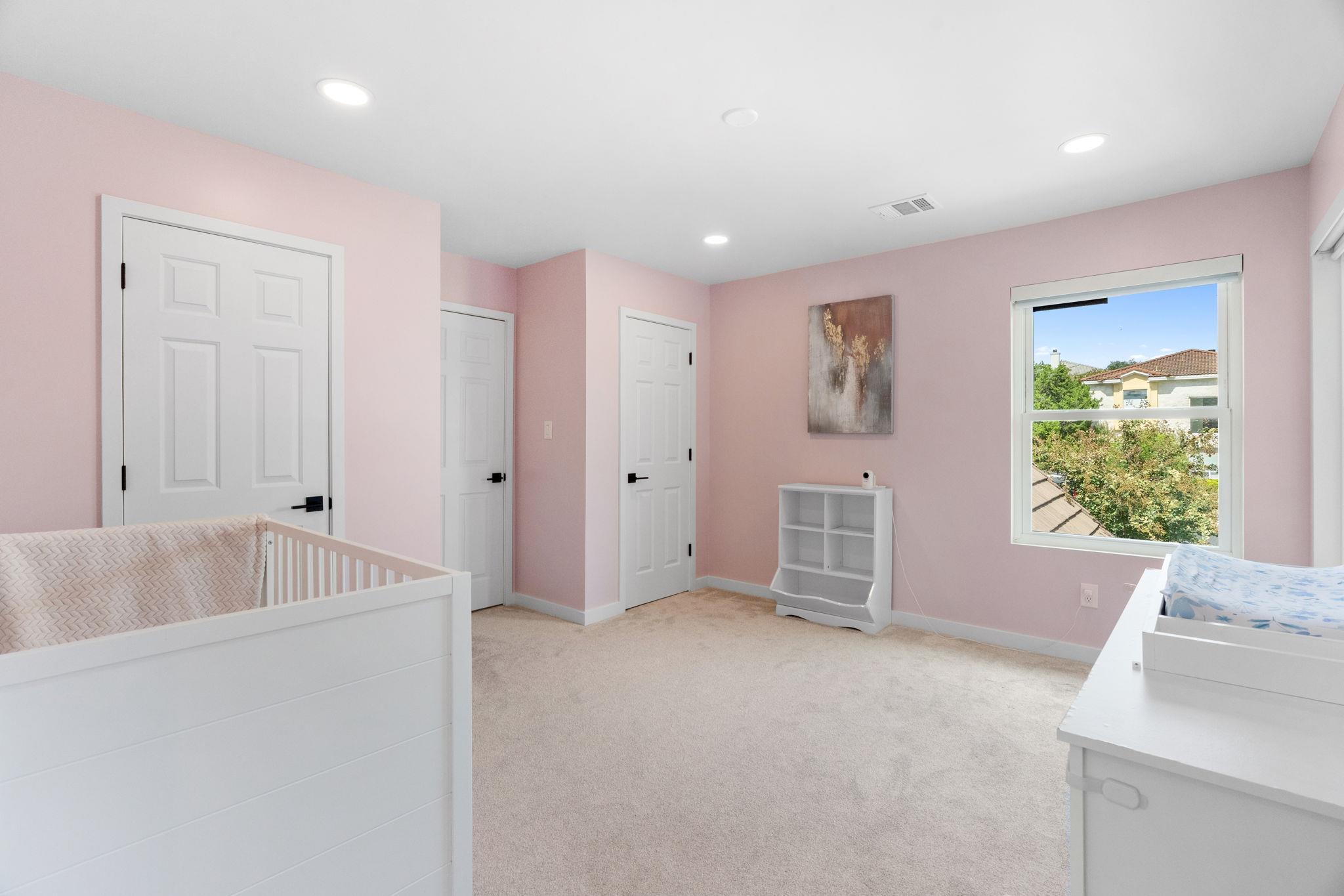 1 Sparrowglen Ln, The Hills, TX 78738