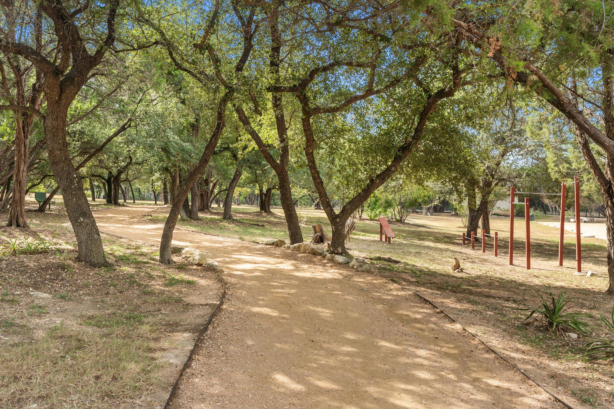 1 Sparrowglen Ln, The Hills, TX 78738