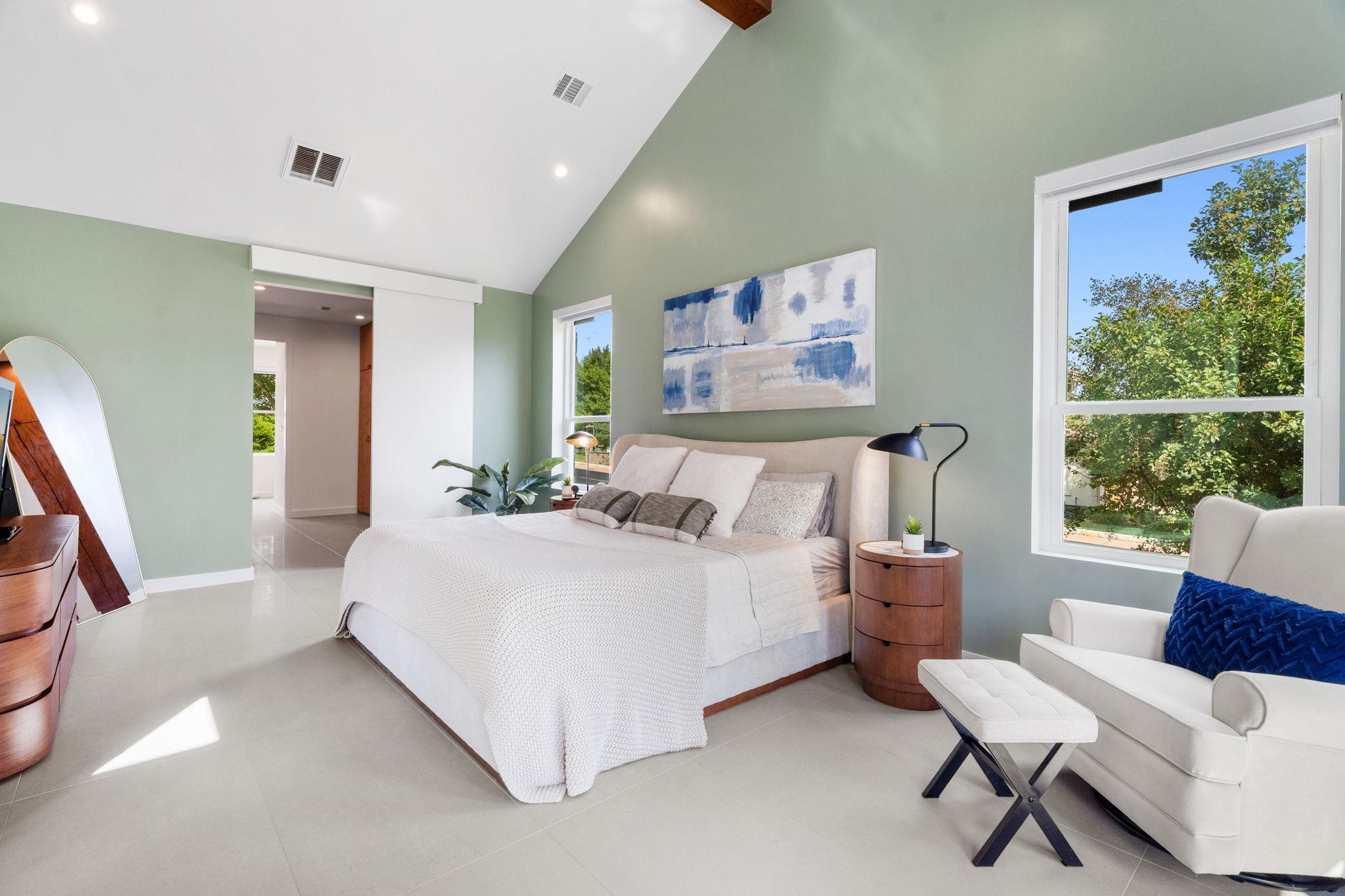 1 Sparrowglen Ln, The Hills, TX 78738