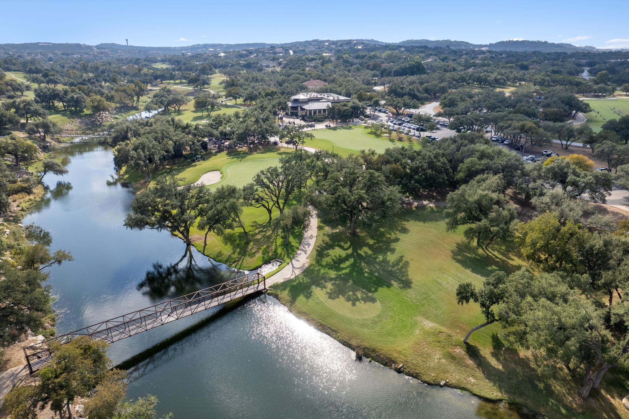 1 Sparrowglen Ln, The Hills, TX 78738