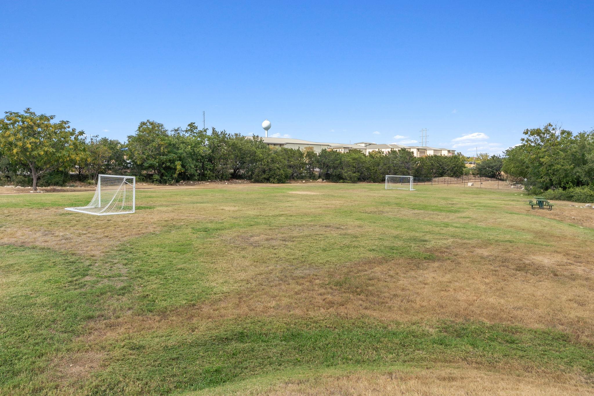 1 Sparrowglen Ln, The Hills, TX 78738