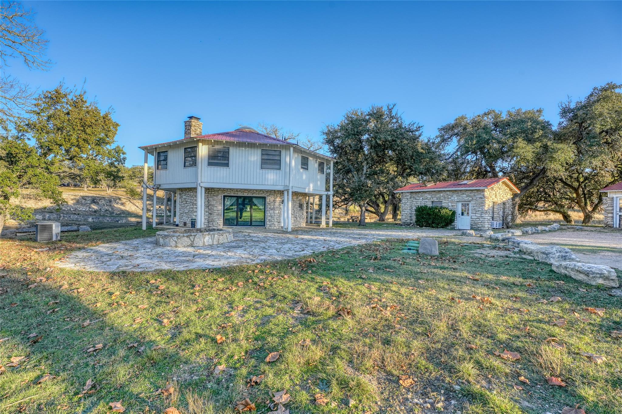 137 Falling Oak Dr Dr, Blanco, TX 78606