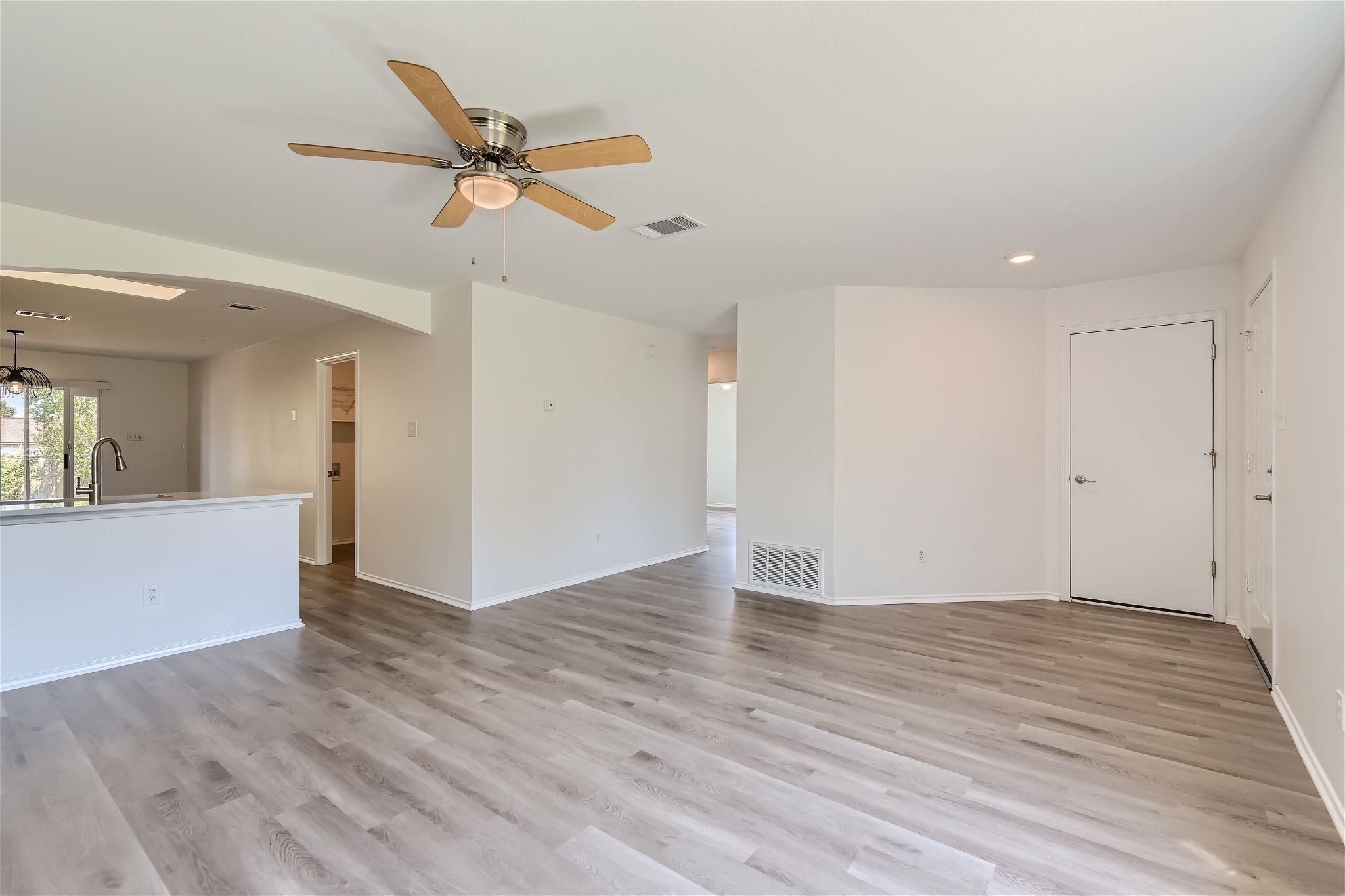 131 Hilldale Ct, Kyle, TX 78640