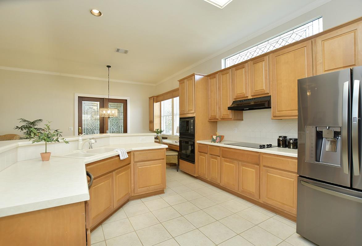 226 Whispering Wind Dr, Georgetown, TX 78633