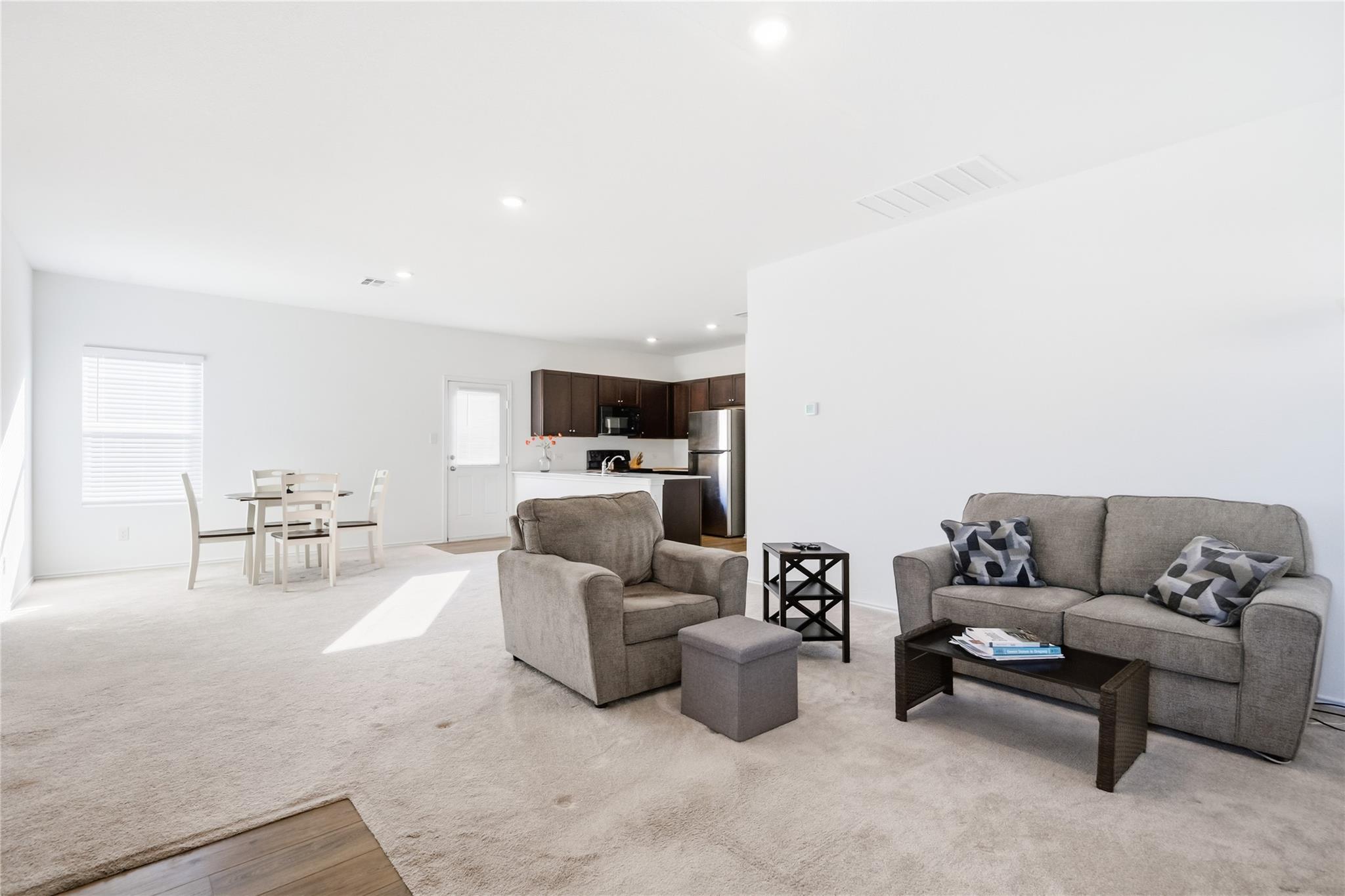 724 Rancho Del Cielo Loop, Jarrell, TX 76537