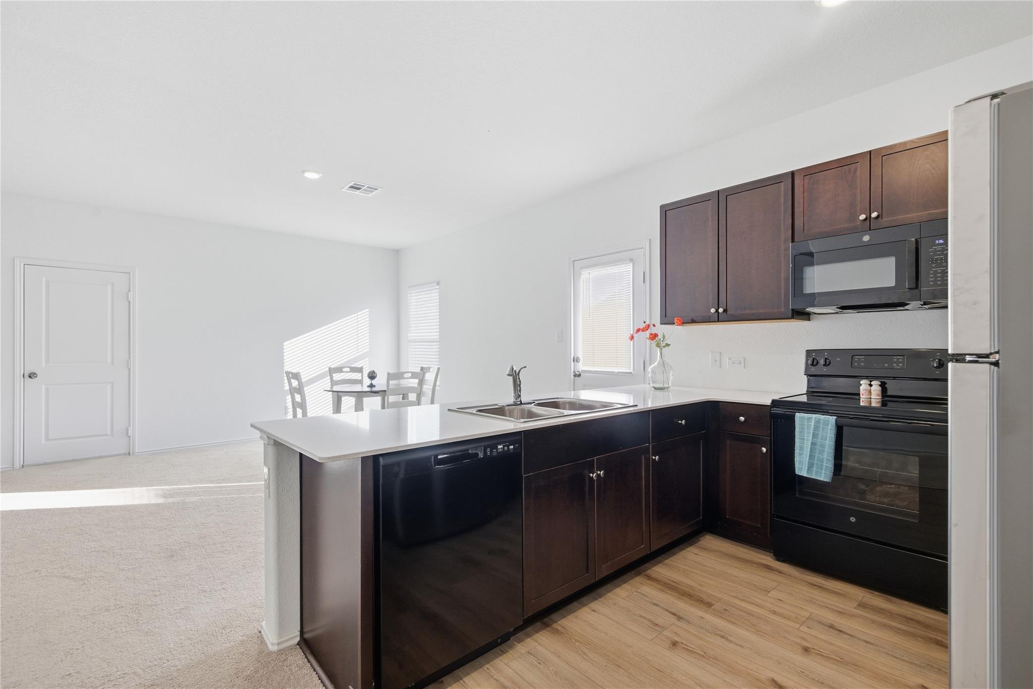 724 Rancho Del Cielo Loop, Jarrell, TX 76537