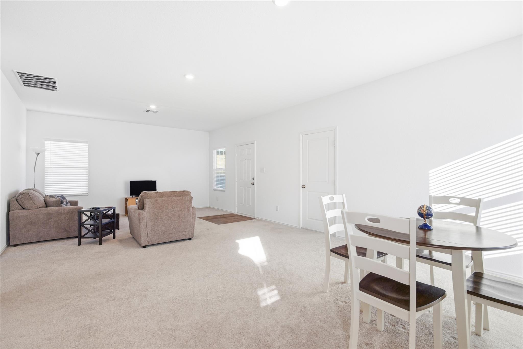 724 Rancho Del Cielo Loop, Jarrell, TX 76537