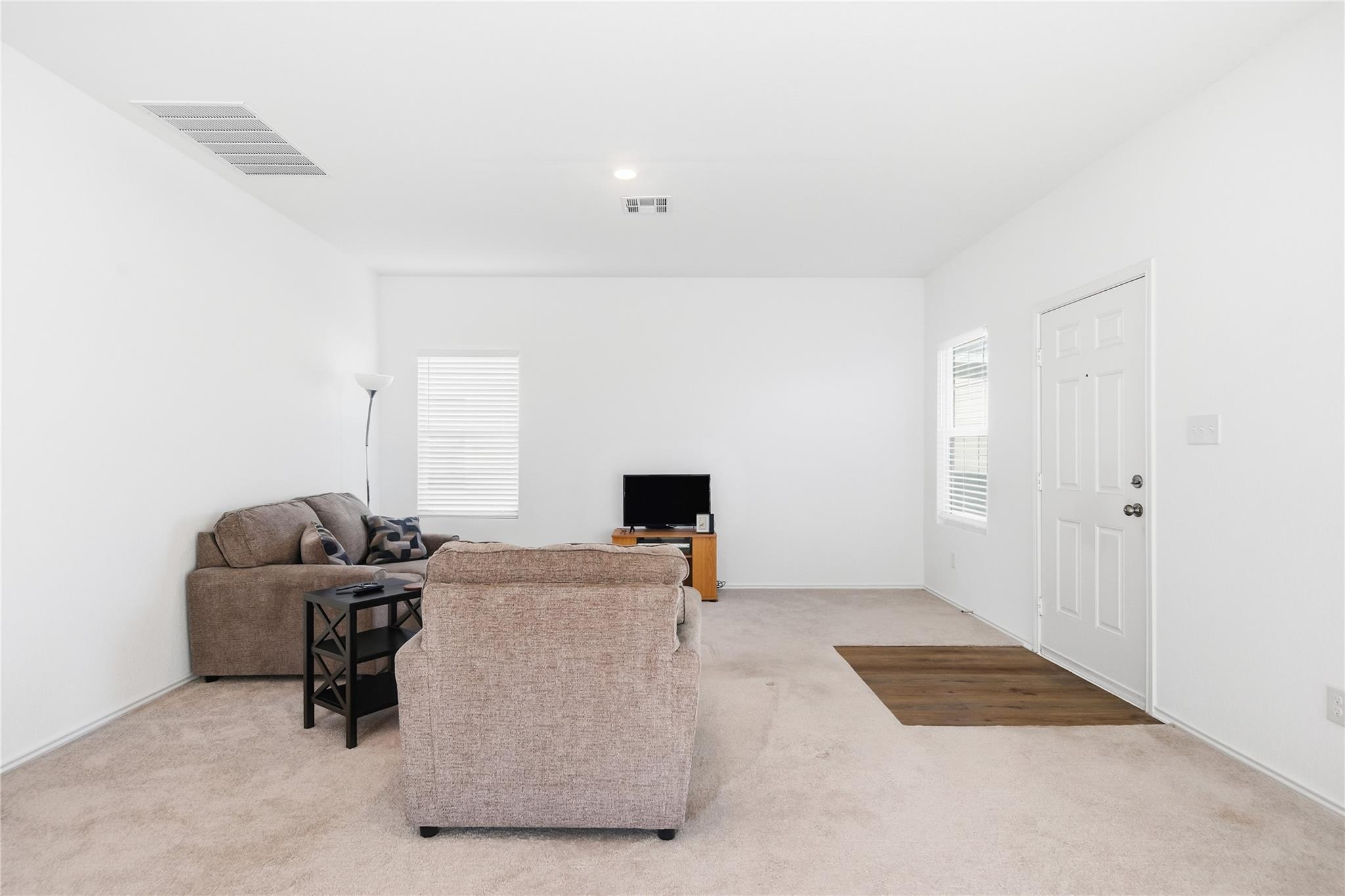 724 Rancho Del Cielo Loop, Jarrell, TX 76537