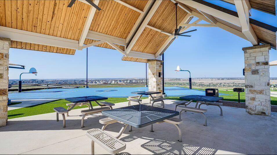 724 Rancho Del Cielo Loop, Jarrell, TX 76537