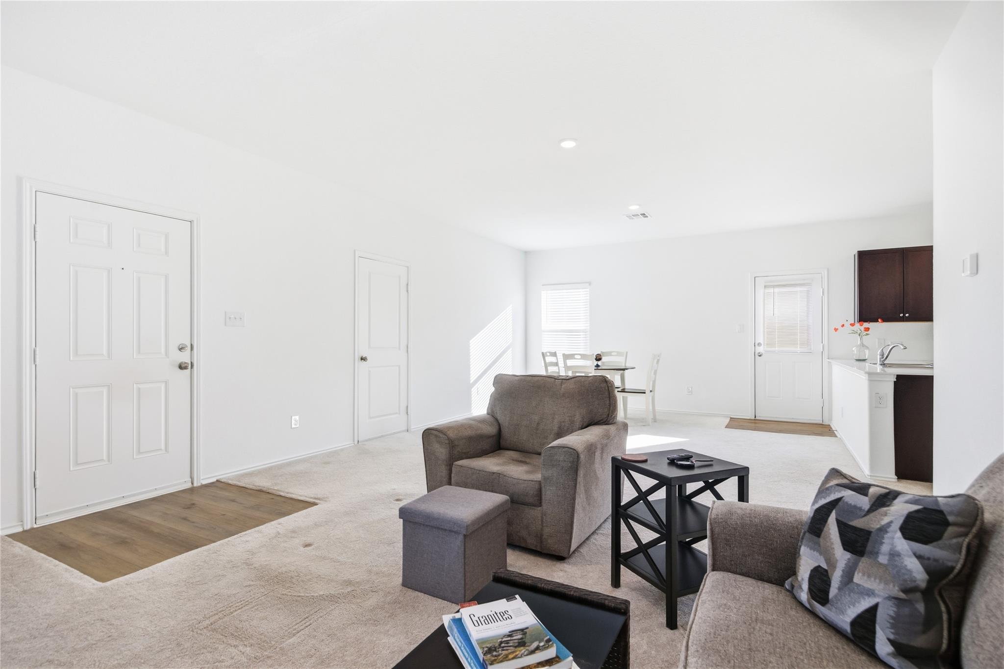 724 Rancho Del Cielo Loop, Jarrell, TX 76537