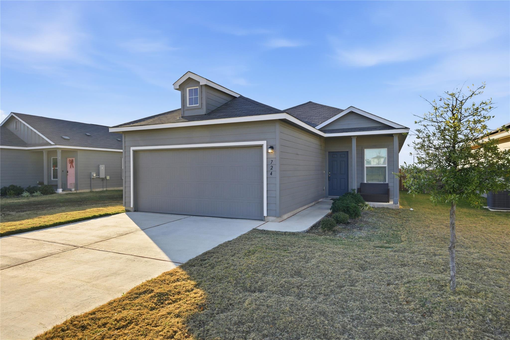 724 Rancho Del Cielo Loop, Jarrell, TX 76537